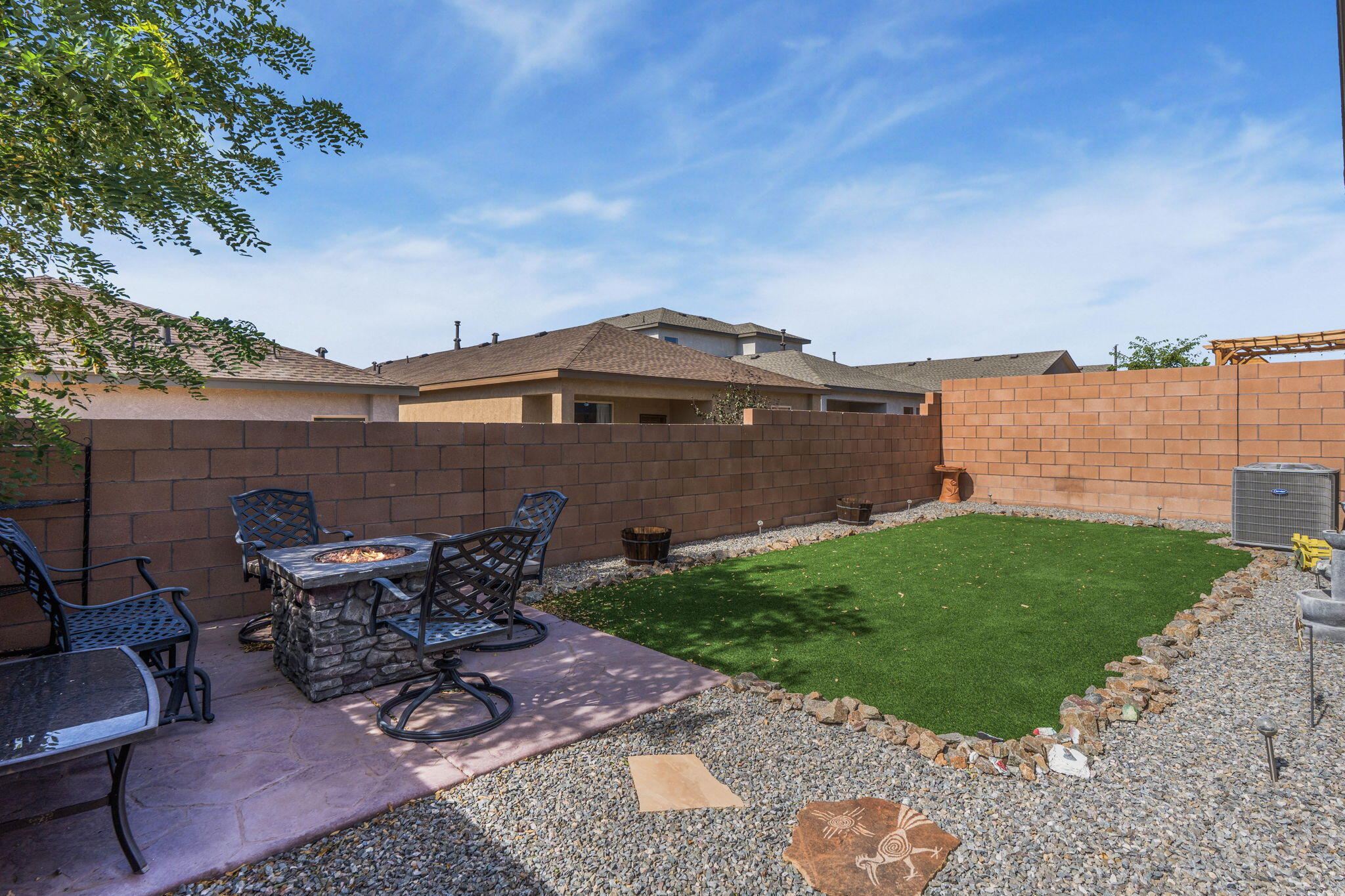 Photo 6 — 4827 Mount Salas Street NE