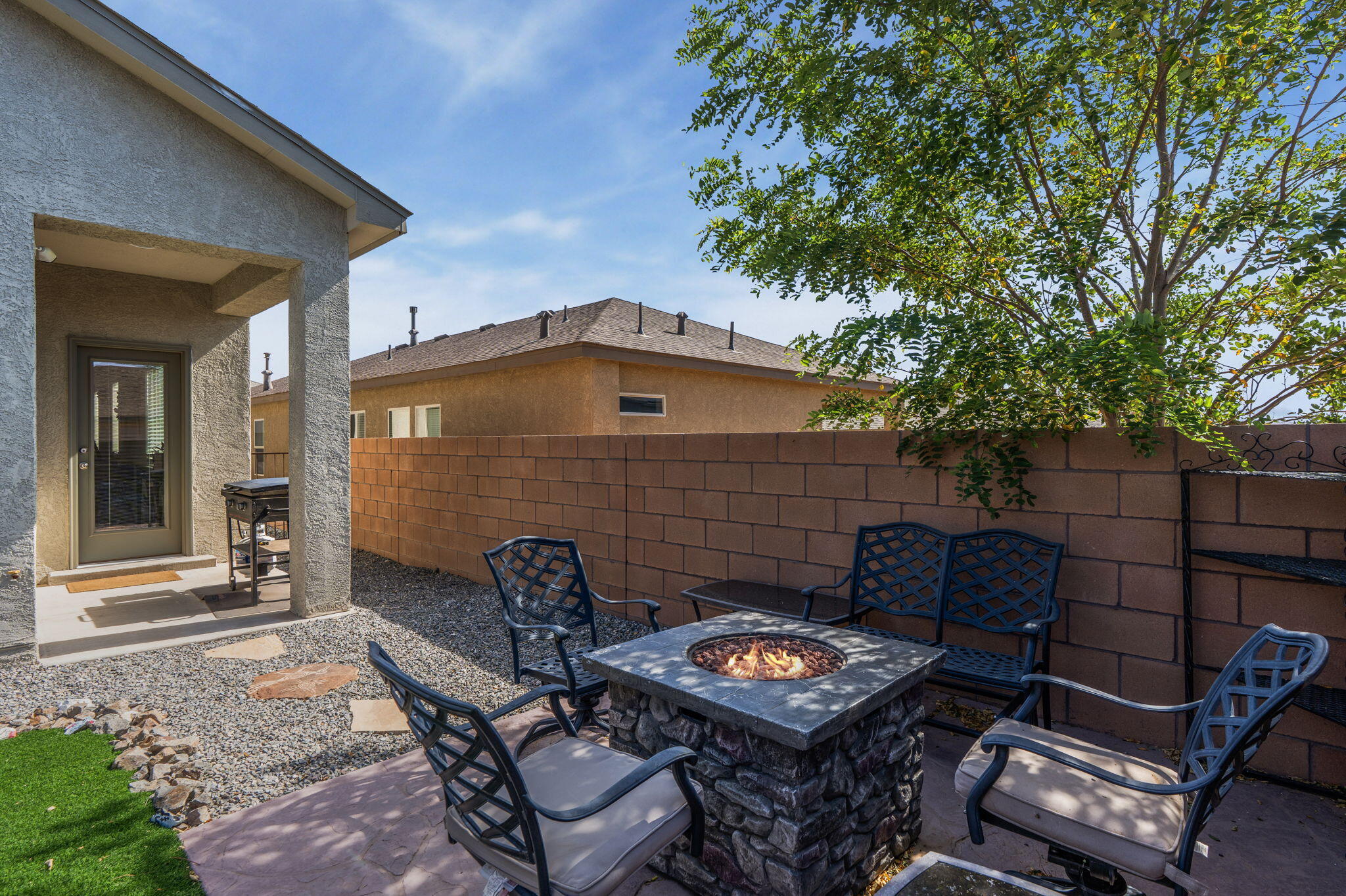 Photo 2 — 4827 Mount Salas Street NE