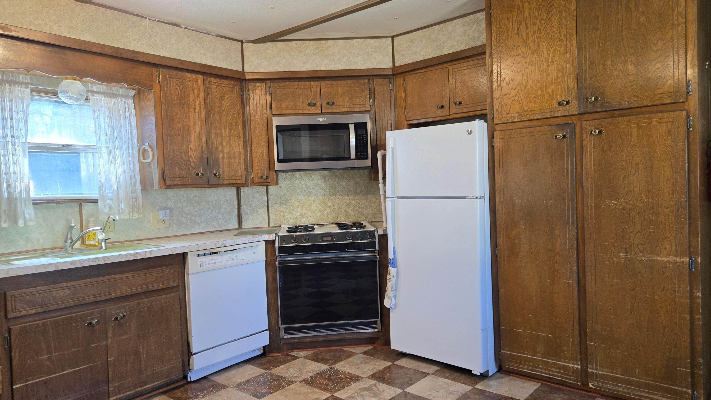 Photo 11 — 814 Foster