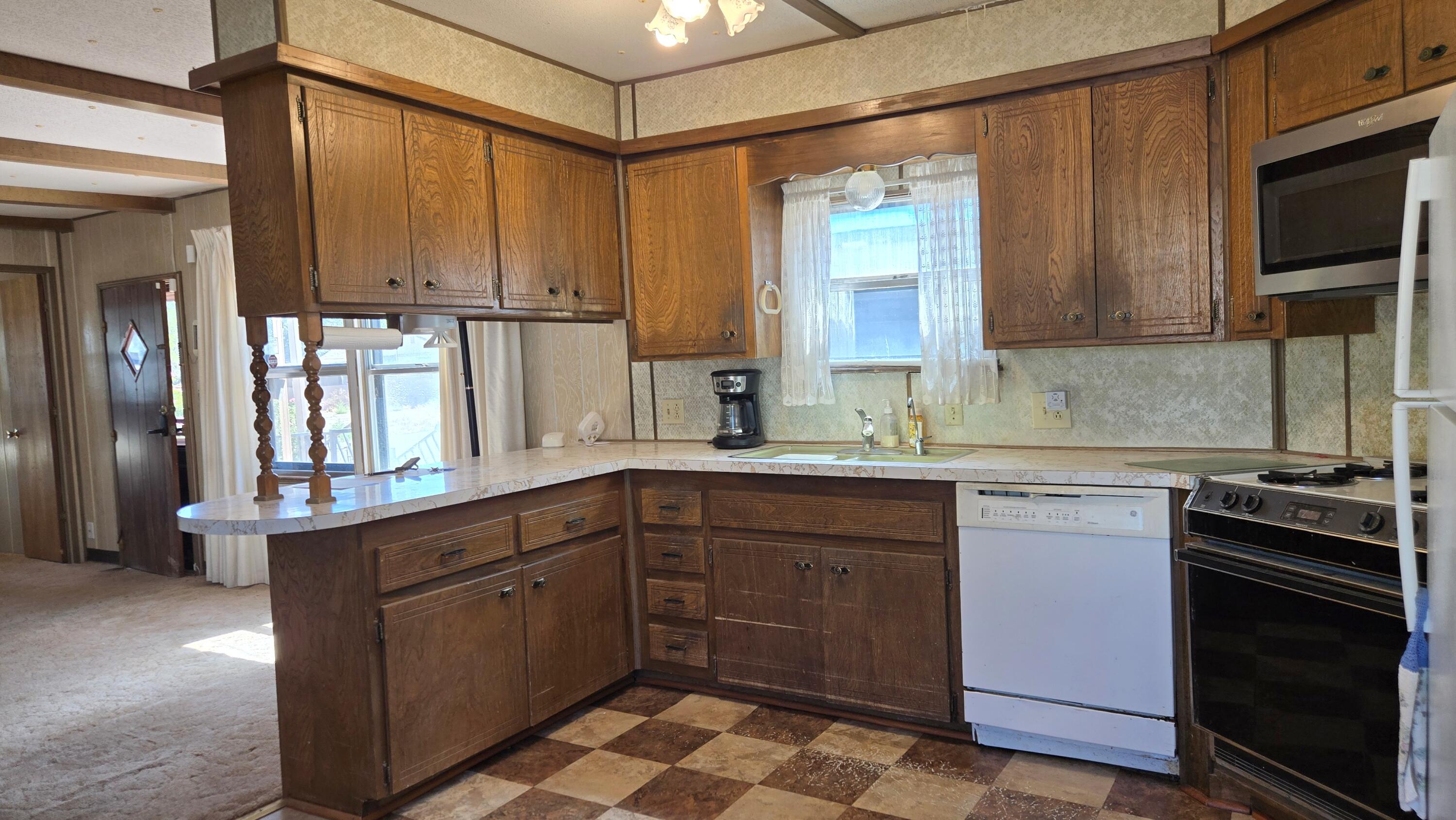 Photo 13 — 814 Foster