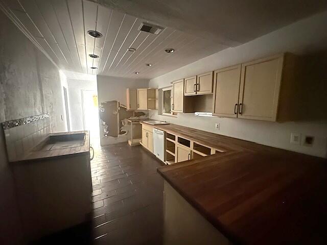 Photo 10 — 120 Veranda Road NW