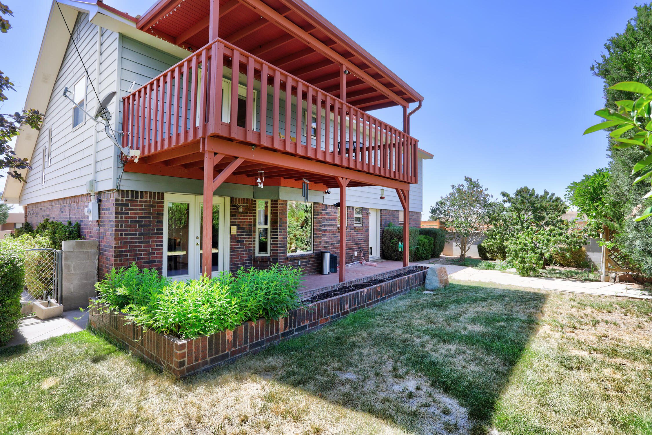 Photo 10 — 2712 Eastridge Drive NE