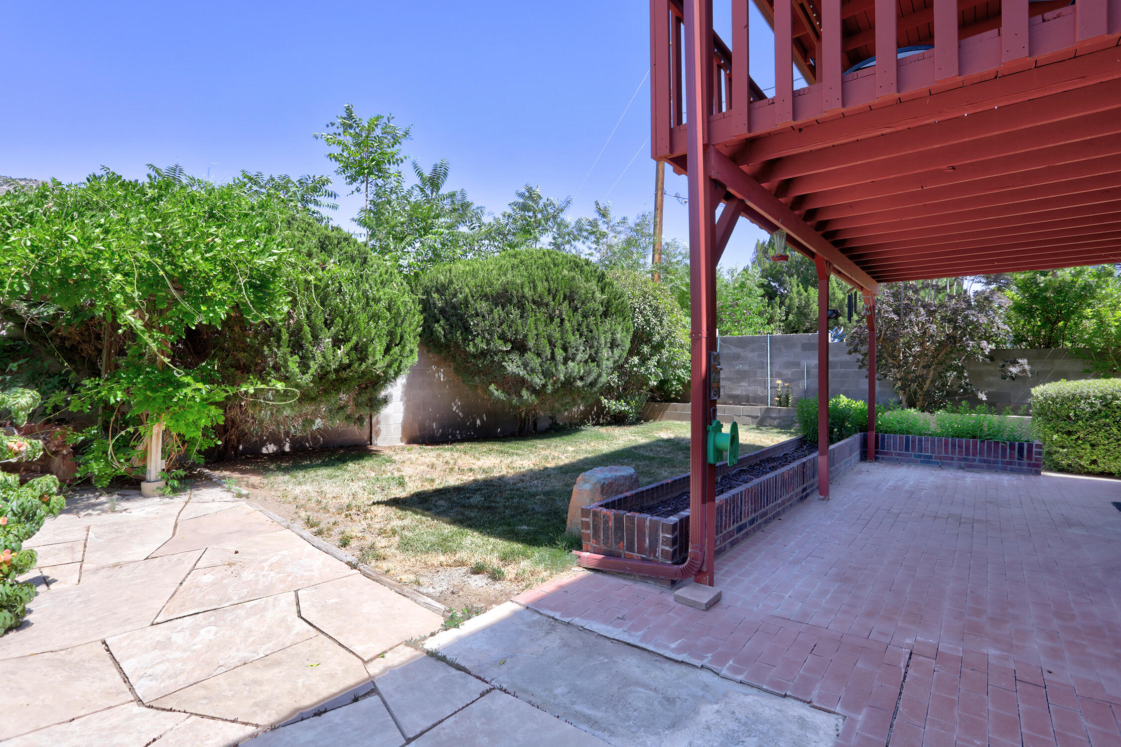 Photo 6 — 2712 Eastridge Drive NE