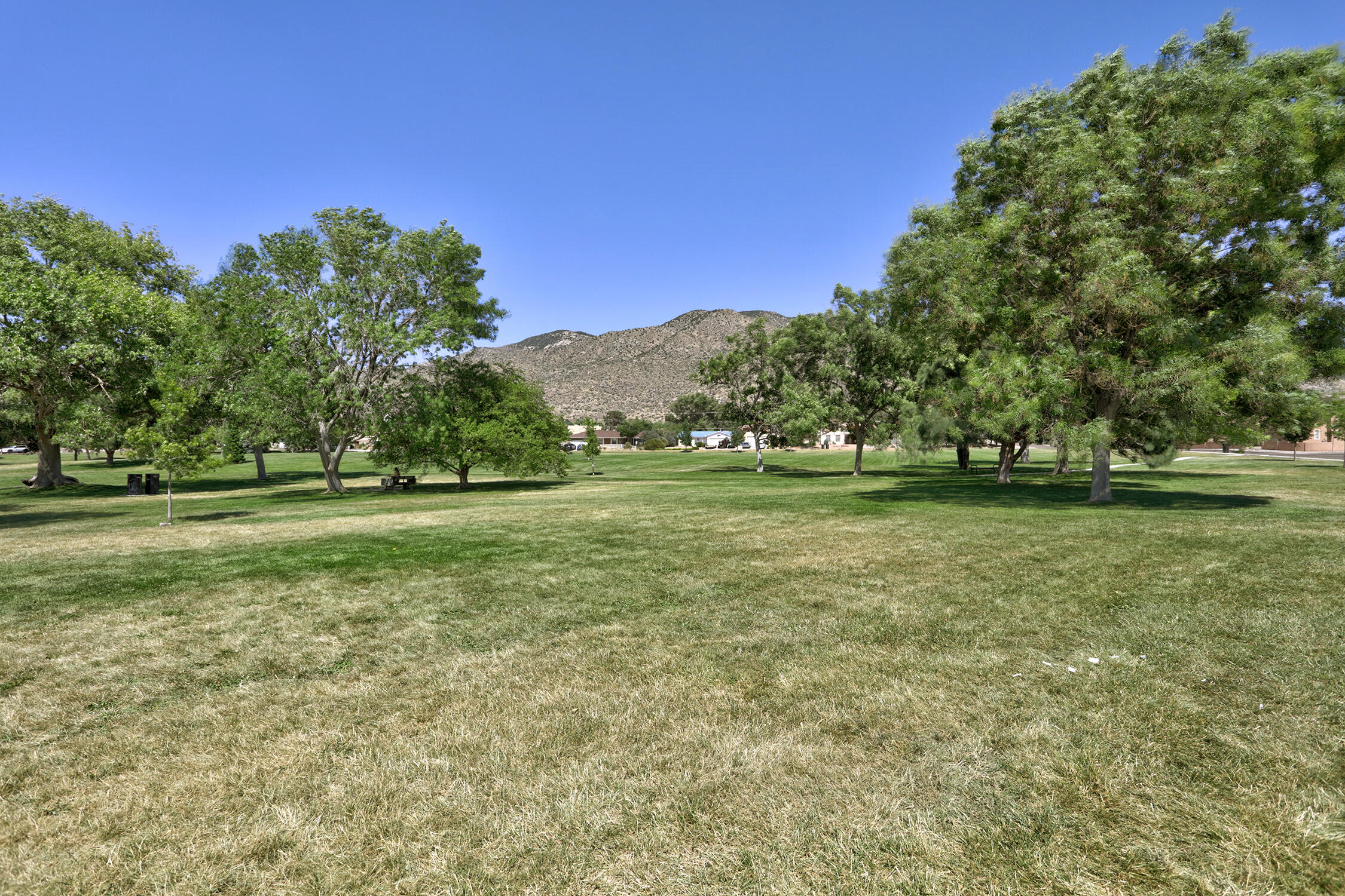 Photo 4 — 2712 Eastridge Drive NE