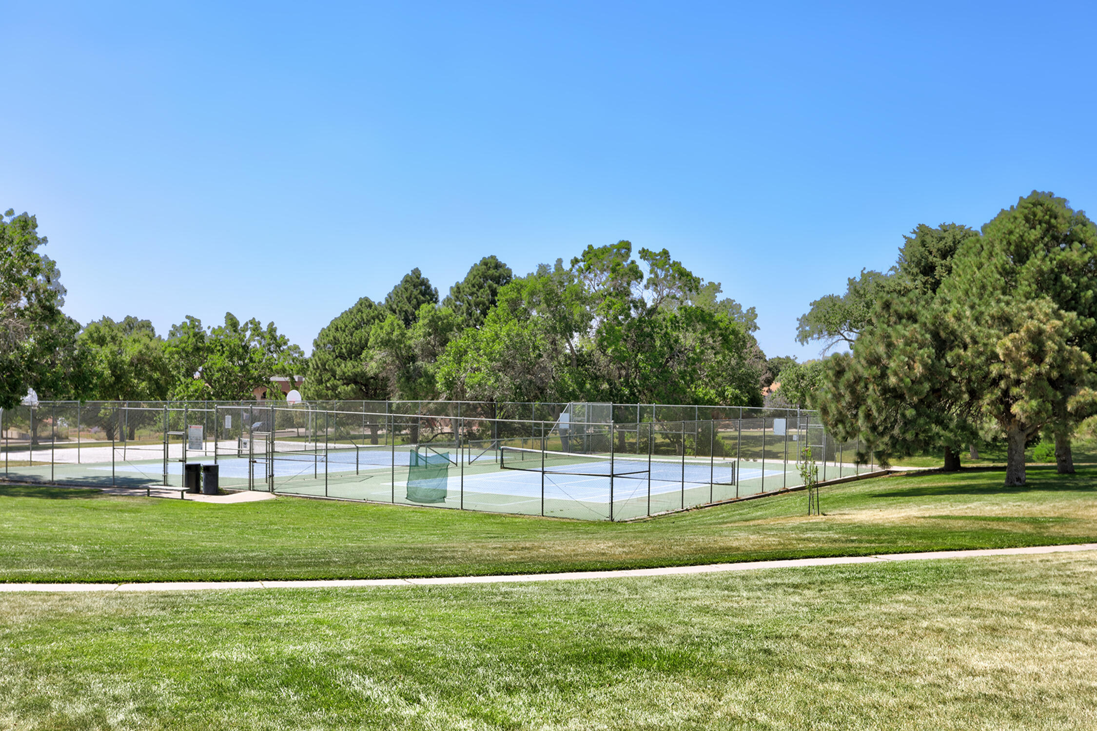 Photo 3 — 2712 Eastridge Drive NE