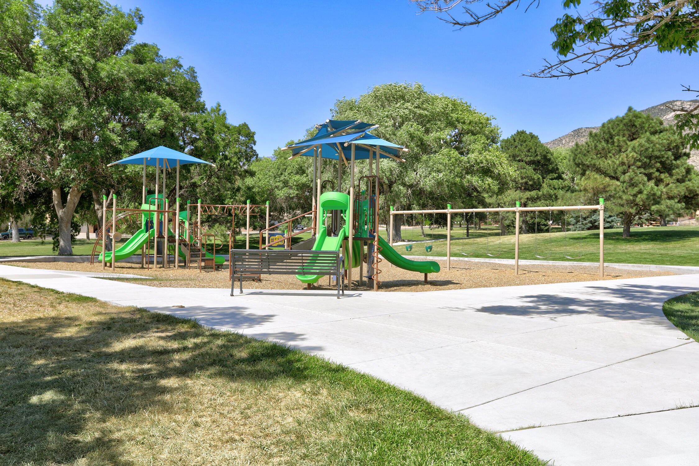 Photo 2 — 2712 Eastridge Drive NE