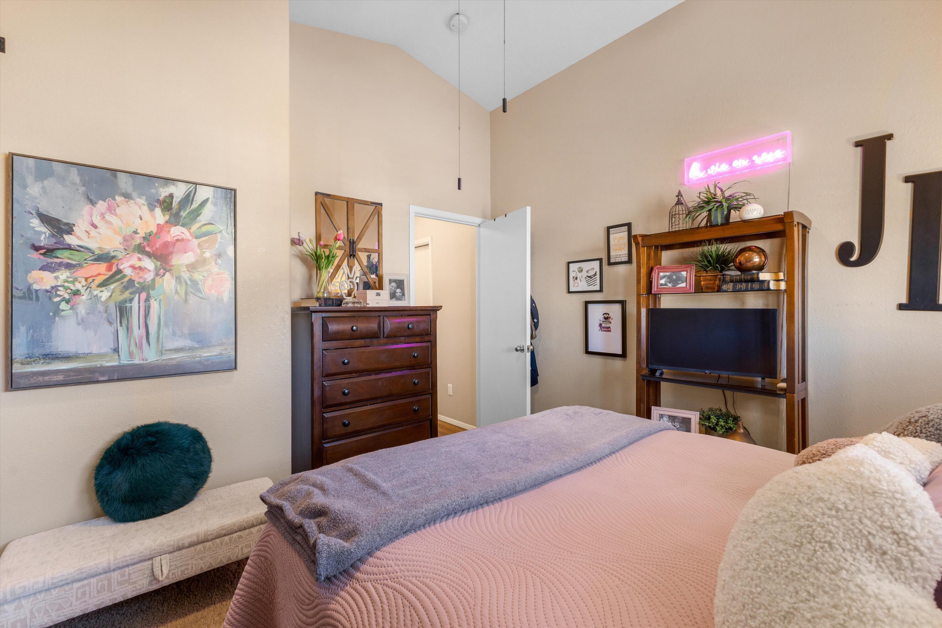 Photo 12 — 10620 Satellite Street NW