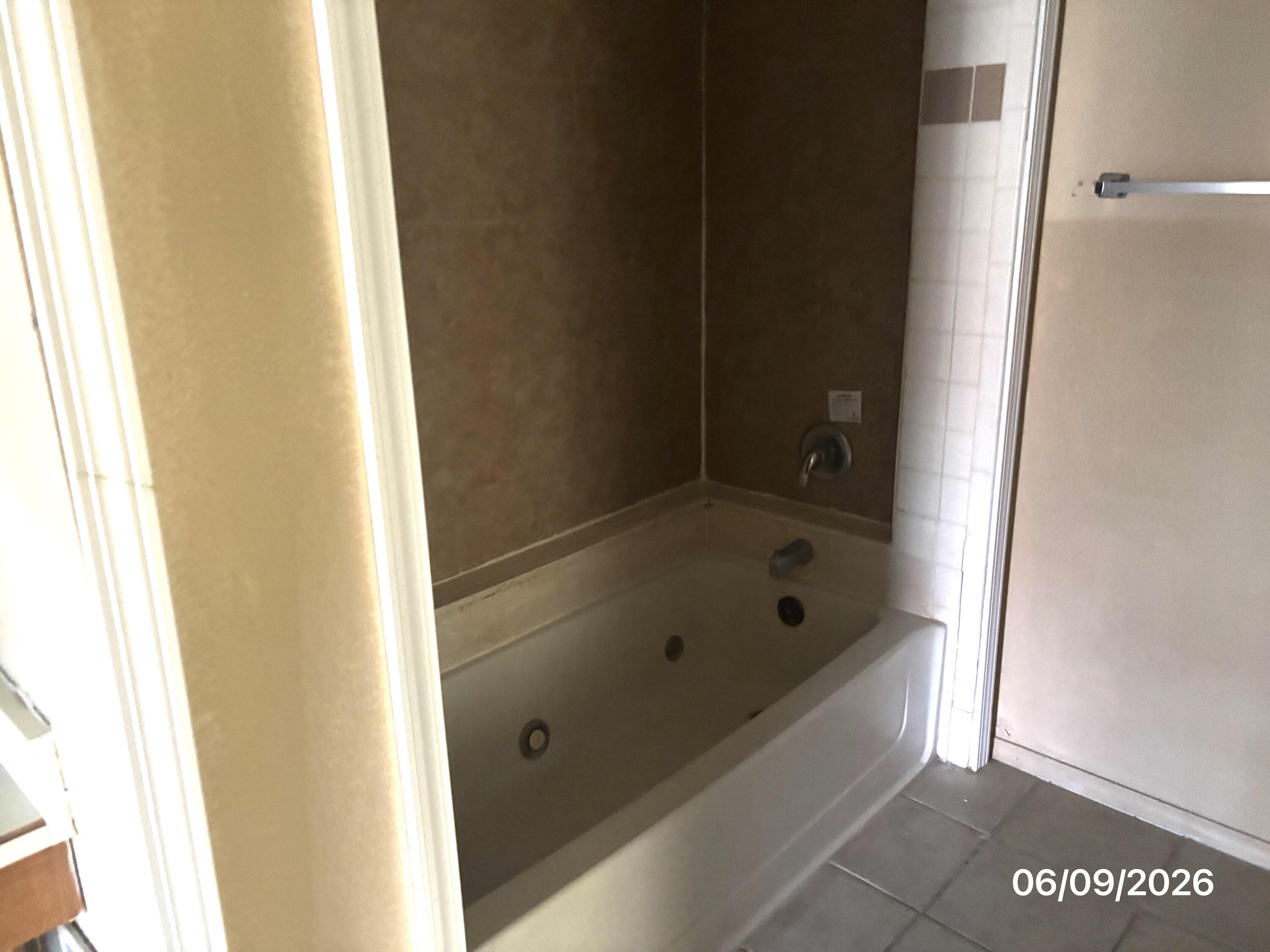 Photo 8 — 823 Country Club Drive SE APT 1E