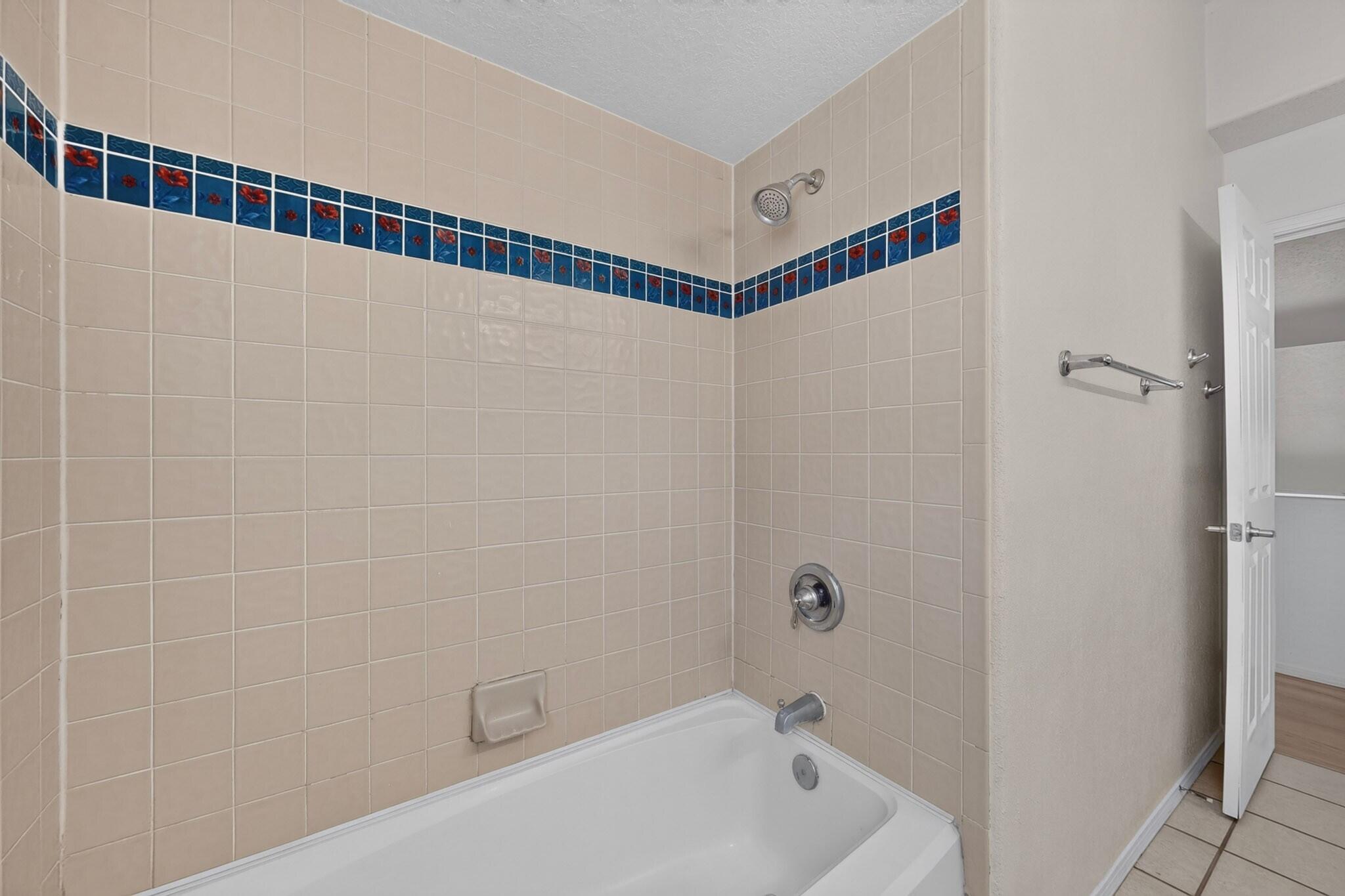 Photo 3 — 7800 Eagle Rock Avenue NE