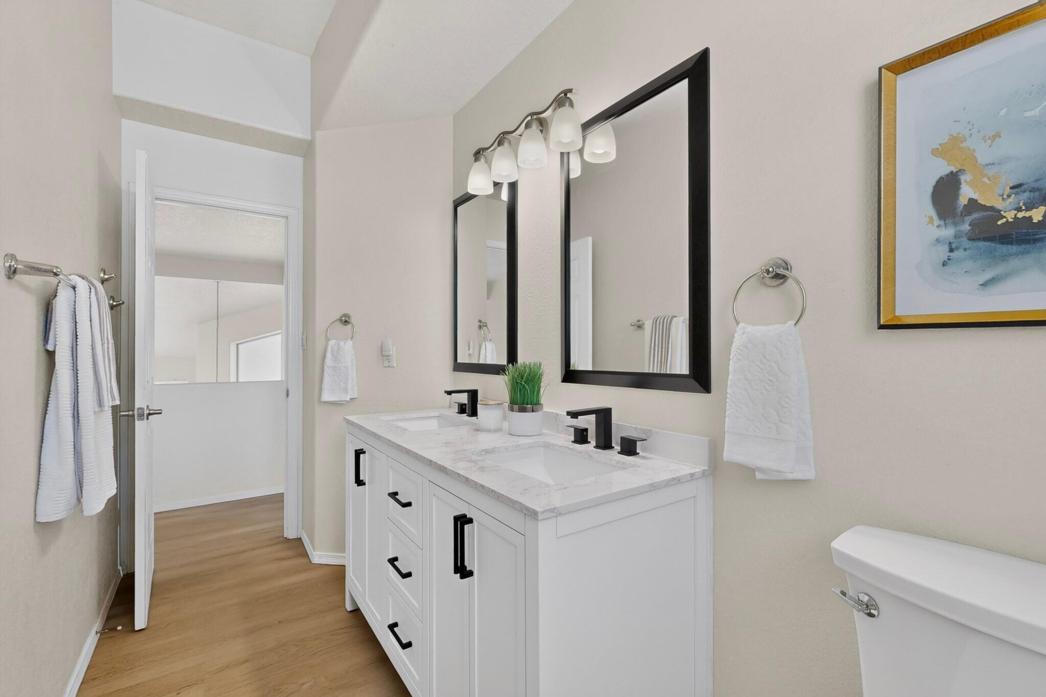 Photo 13 — 7800 Eagle Rock Avenue NE