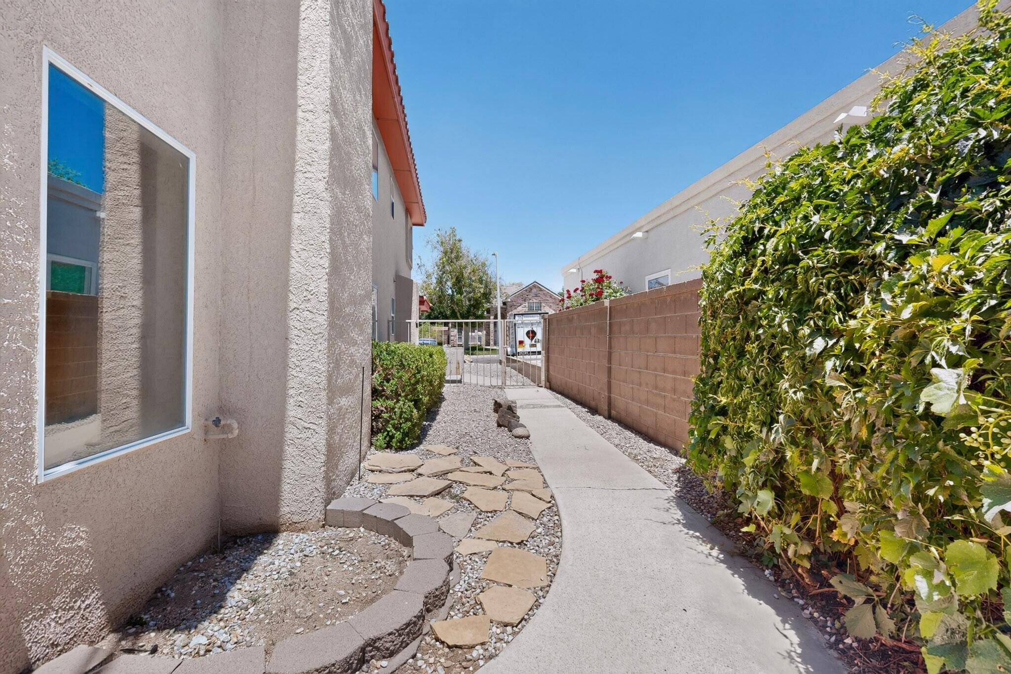 Photo 5 — 7800 Eagle Rock Avenue NE