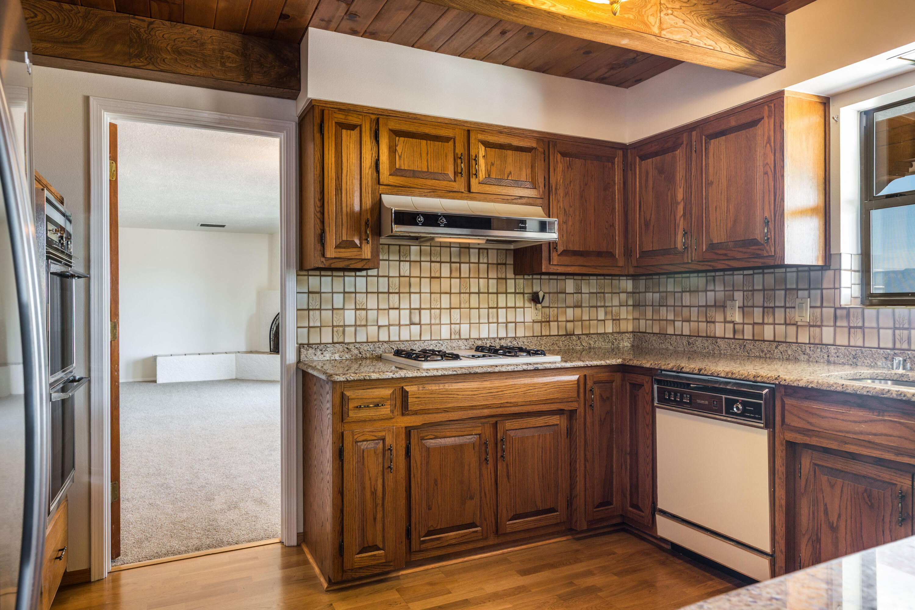 Photo 11 — 636 Grant Boulevard SW