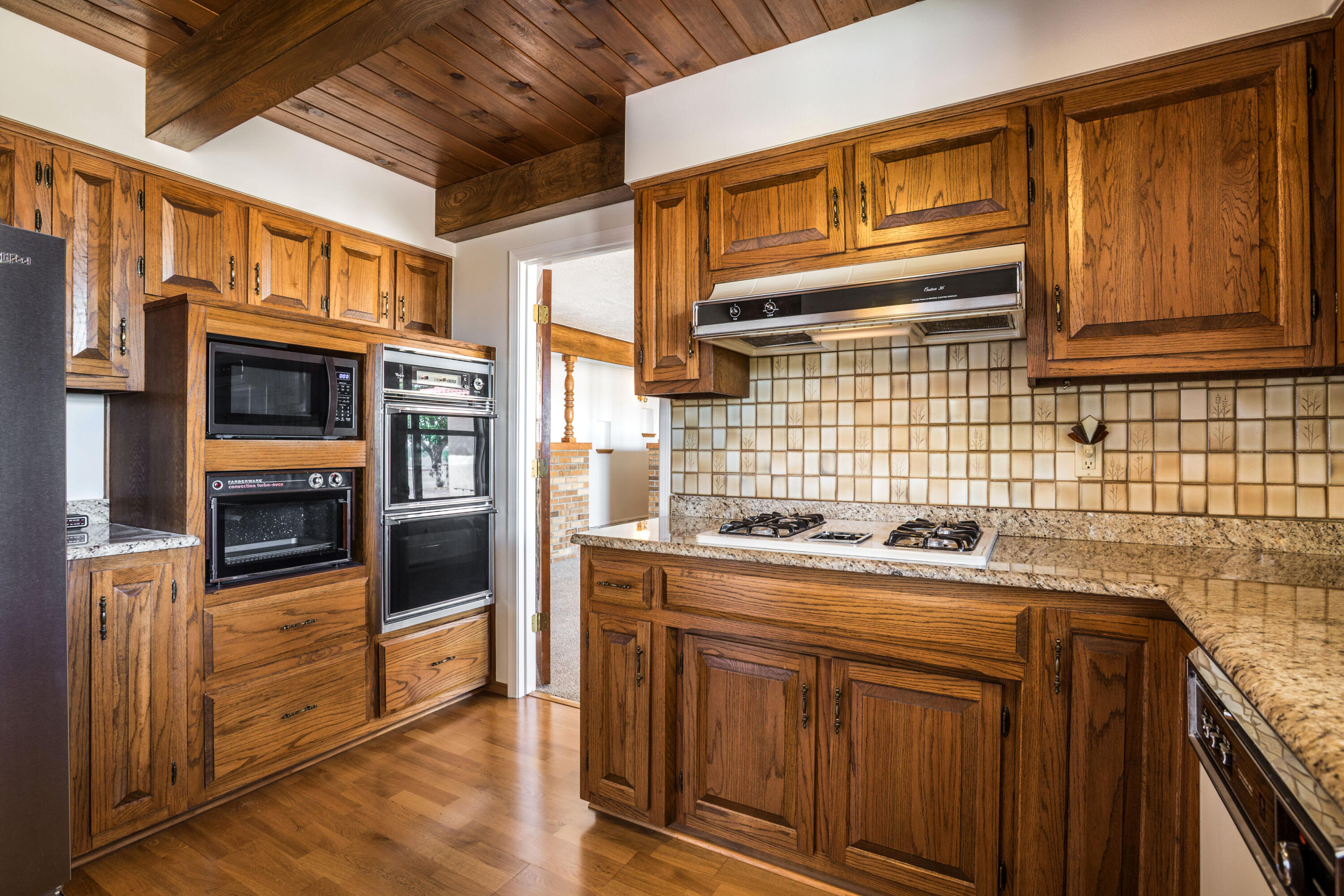 Photo 12 — 636 Grant Boulevard SW
