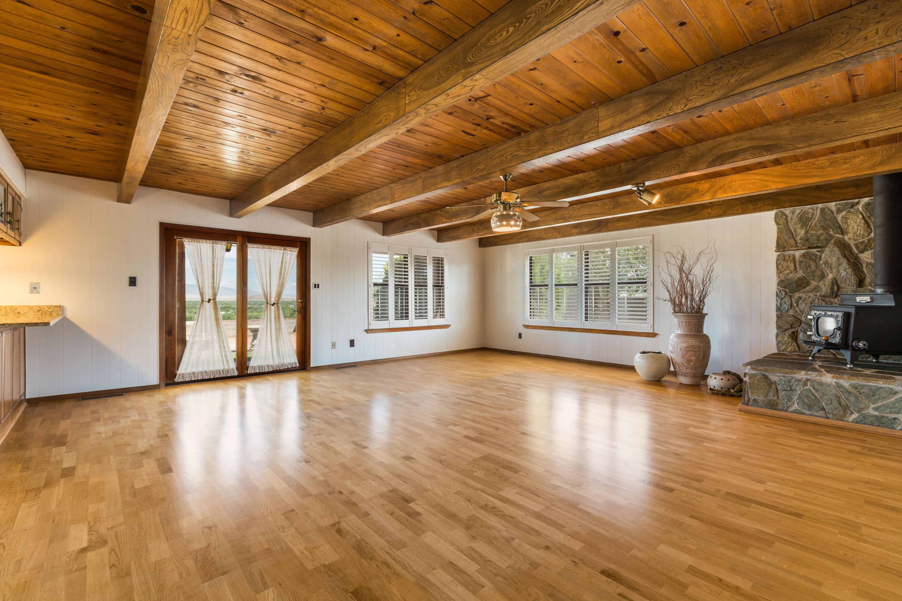 Photo 18 — 636 Grant Boulevard SW