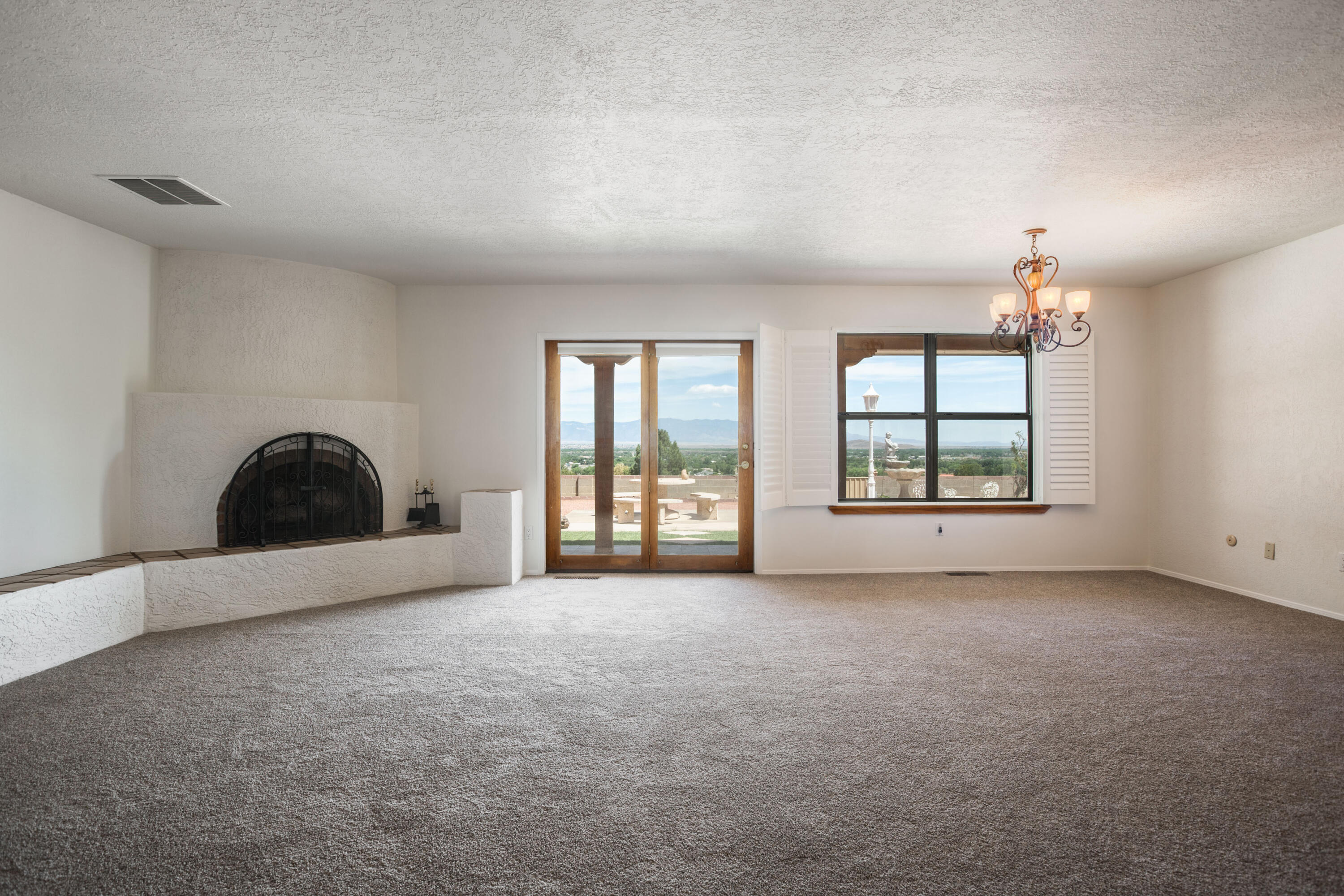 Photo 6 — 636 Grant Boulevard SW