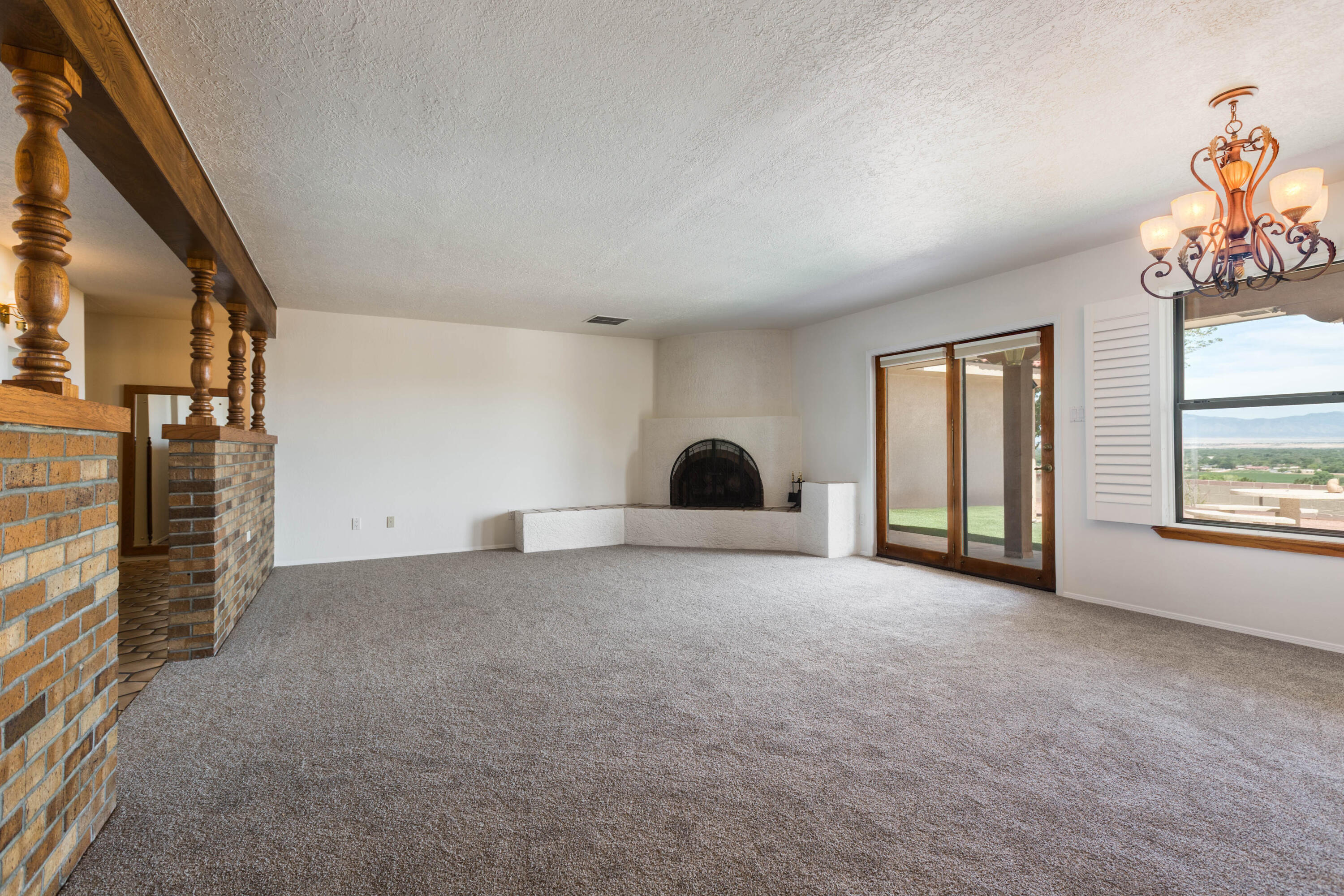 Photo 7 — 636 Grant Boulevard SW