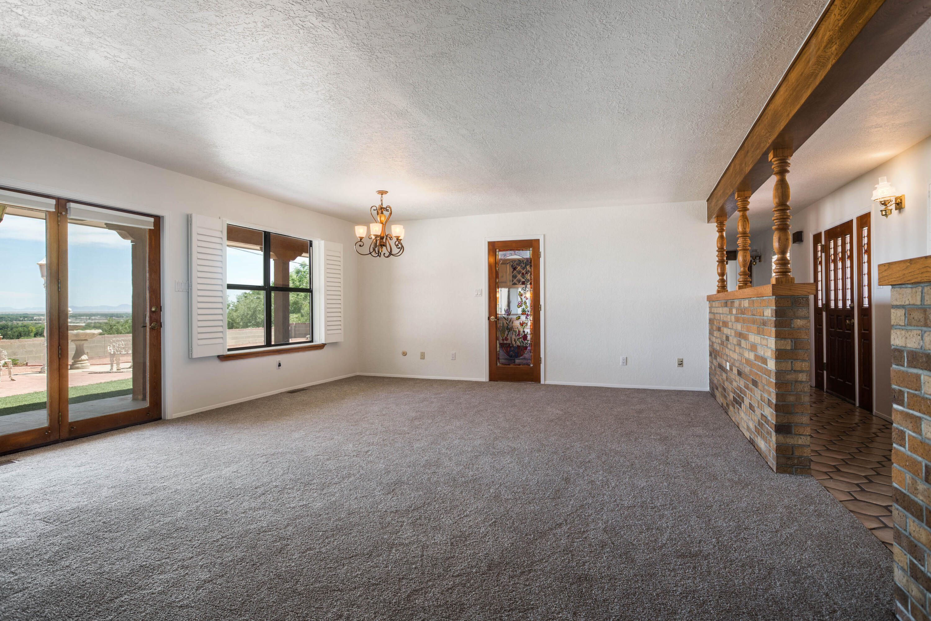 Photo 9 — 636 Grant Boulevard SW
