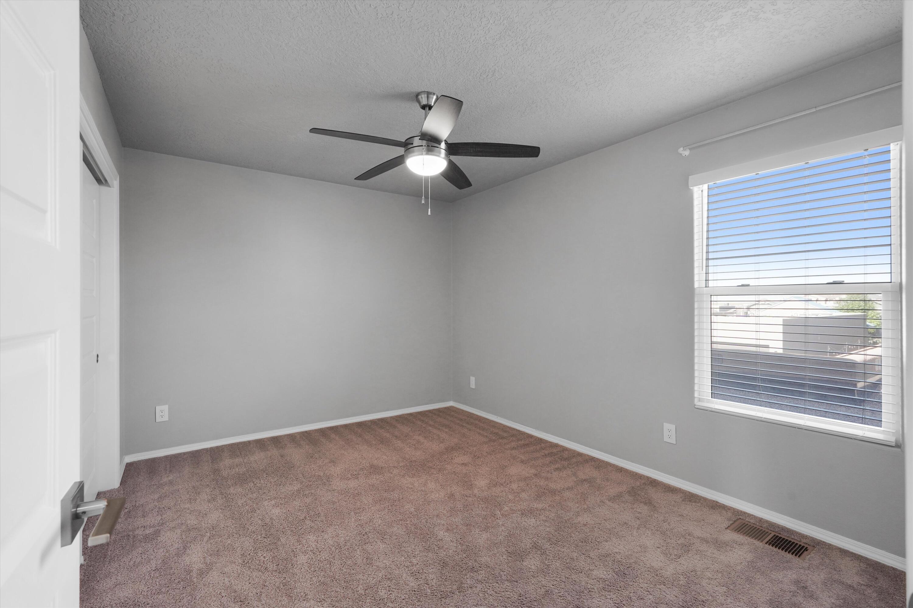 Photo 18 — 6123 Motherwell Drive SE