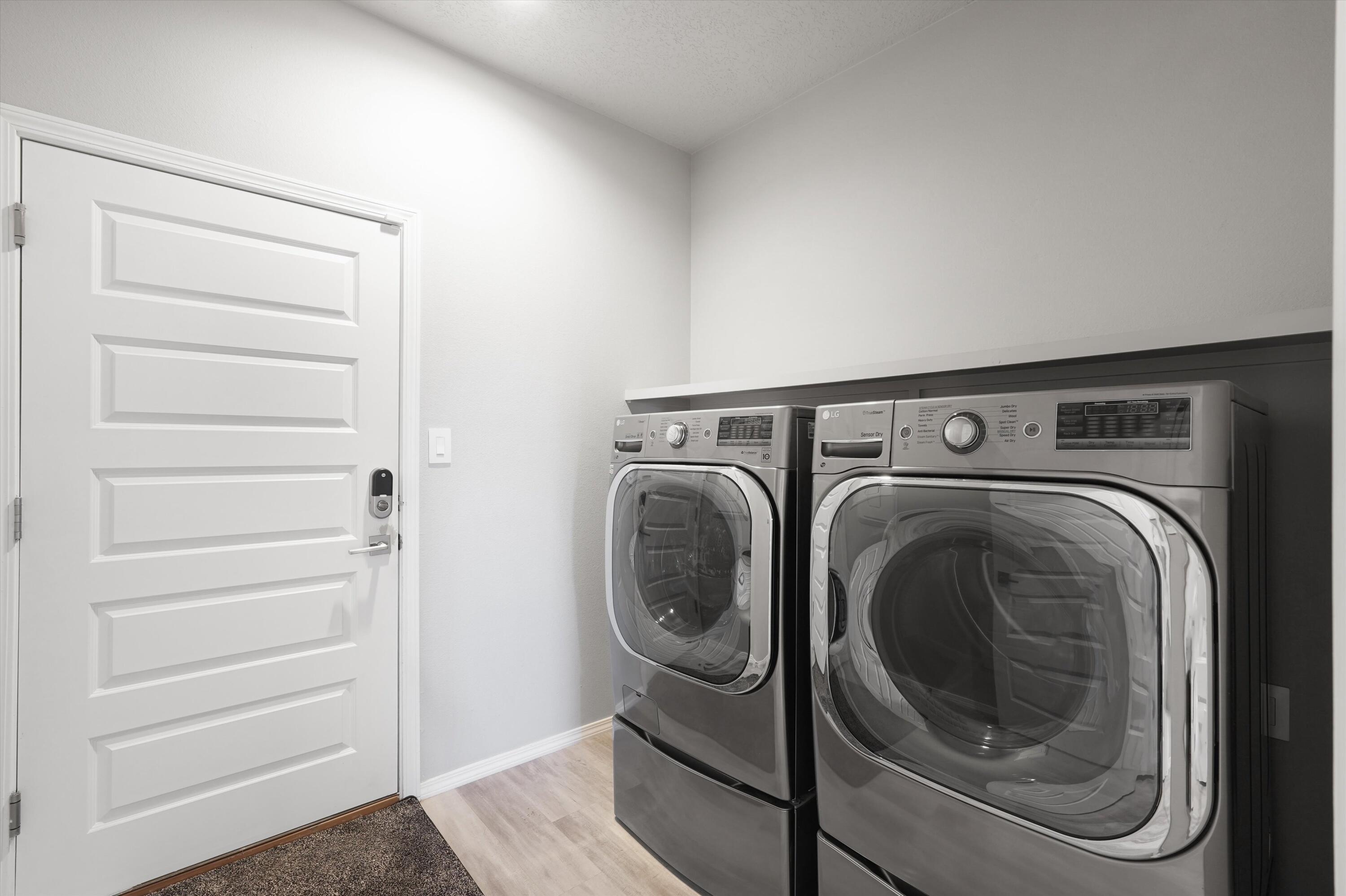 Photo 13 — 6123 Motherwell Drive SE