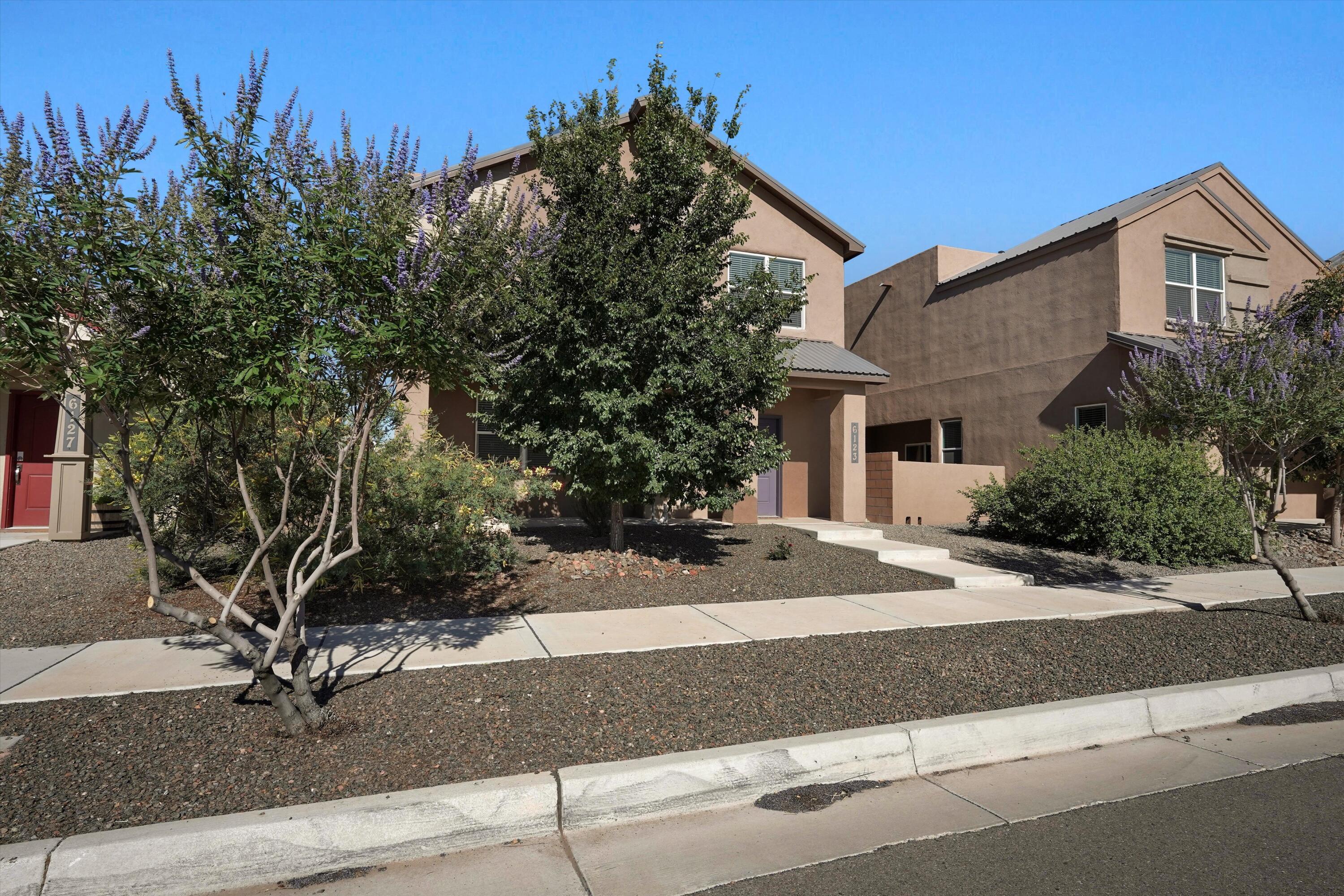 Photo 7 — 6123 Motherwell Drive SE