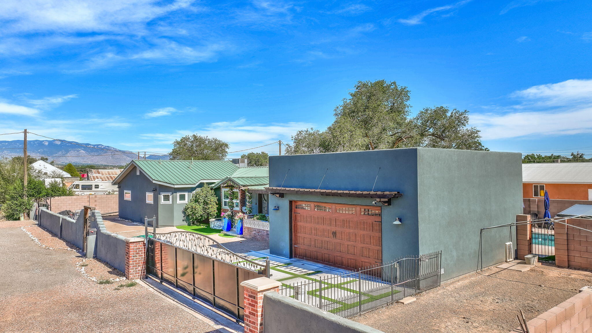 412 El Pueblo Road NW