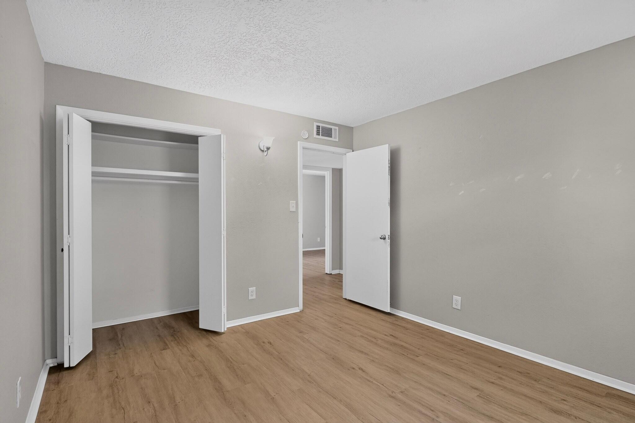 Photo 18 — 8217 NORTHRIDGE Avenue NE