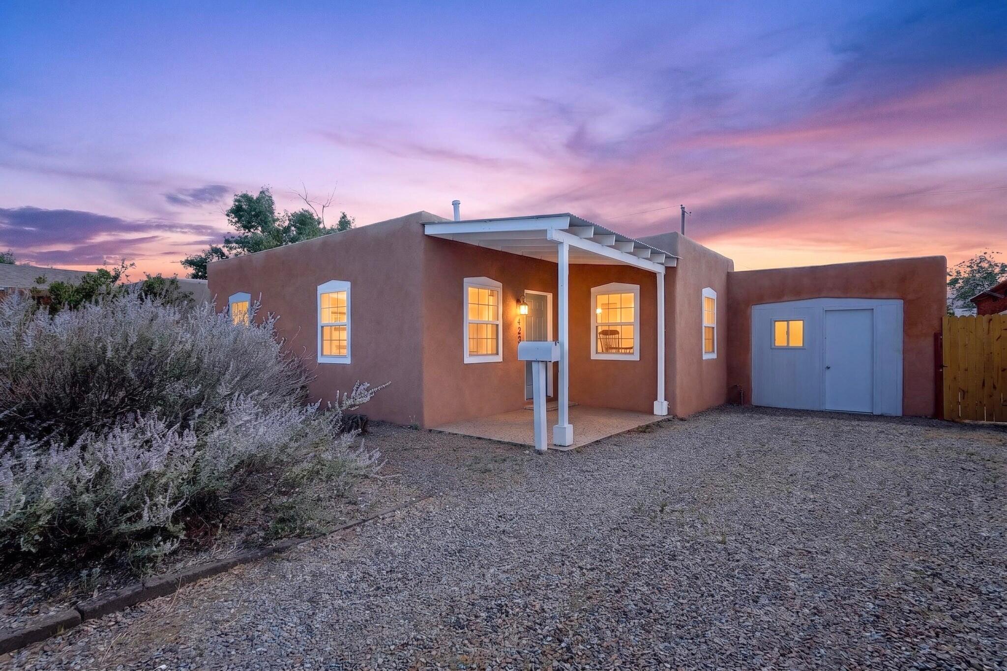 423 Alcazar Street NE, Albuquerque, NM 87108