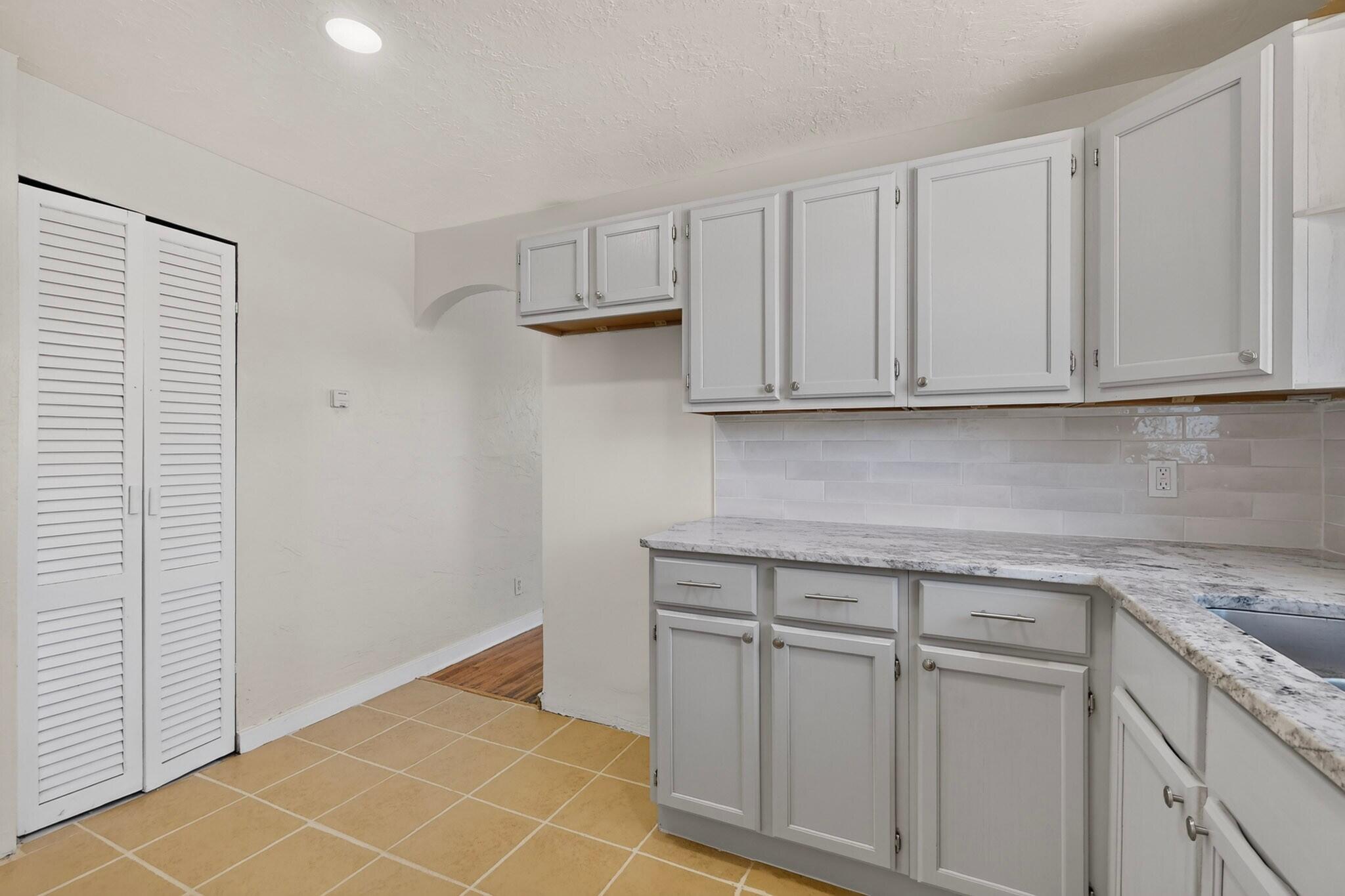Photo 5 — 423 Alcazar Street NE