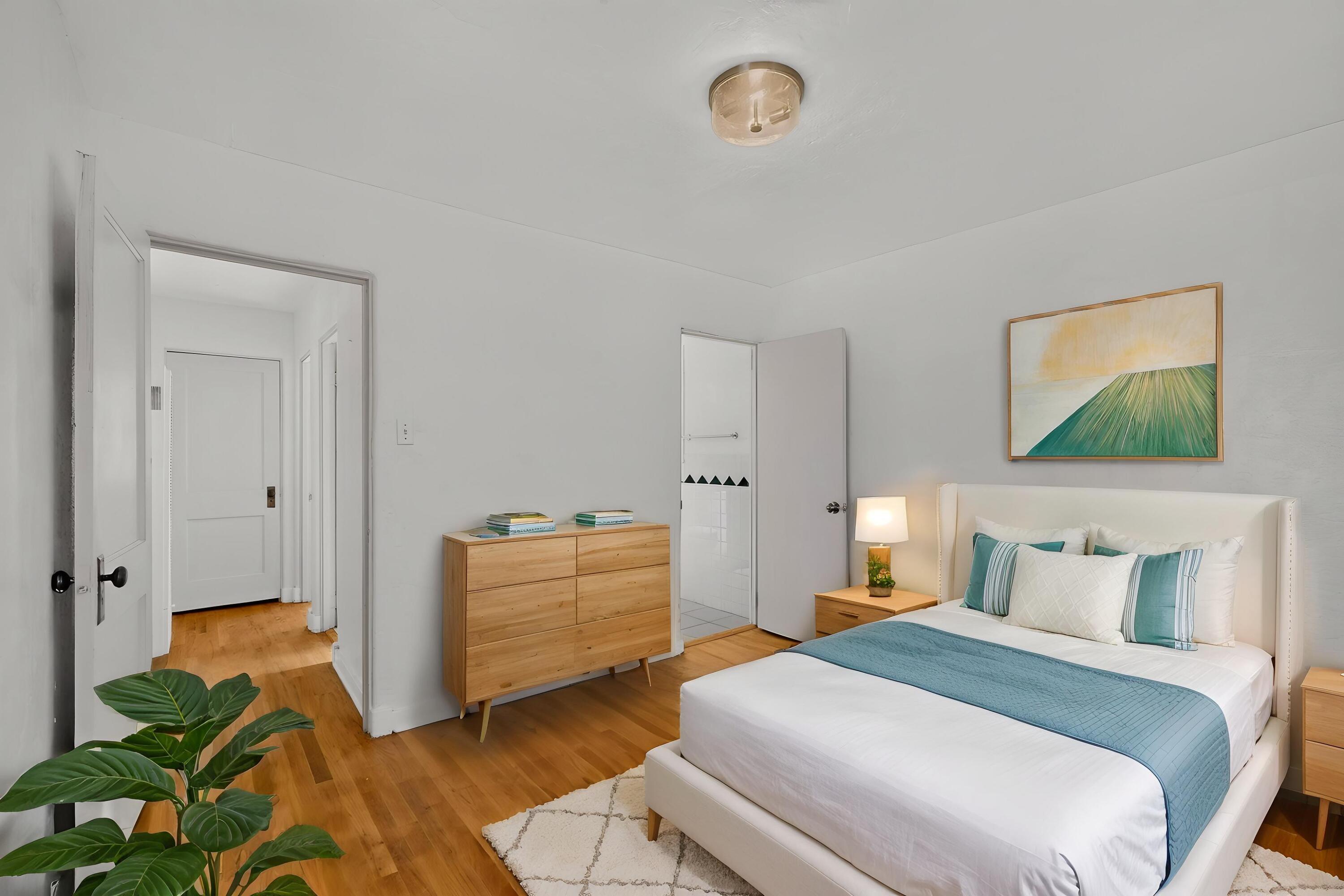 Photo 6 — 423 Alcazar Street NE