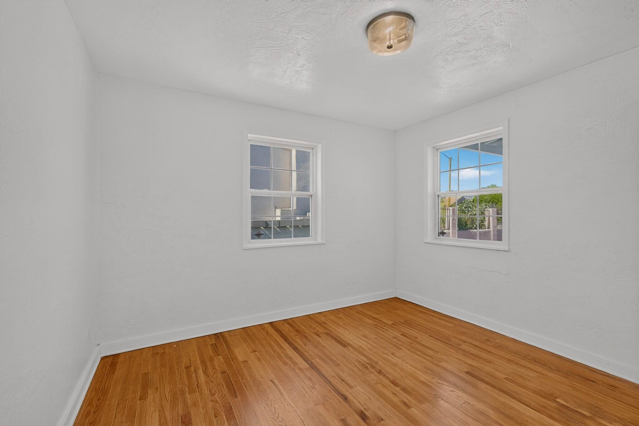 Photo 7 — 423 Alcazar Street NE