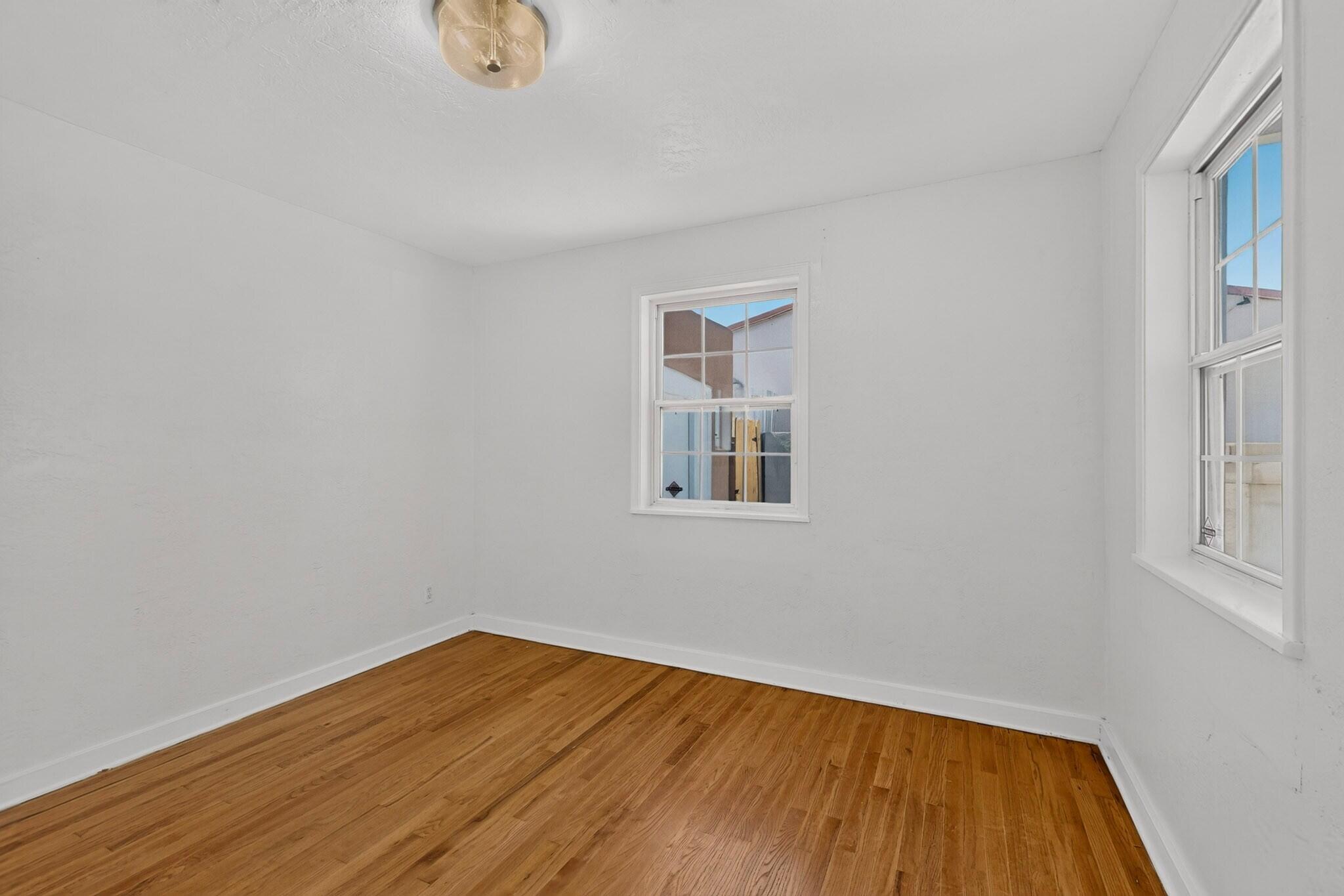 Photo 8 — 423 Alcazar Street NE