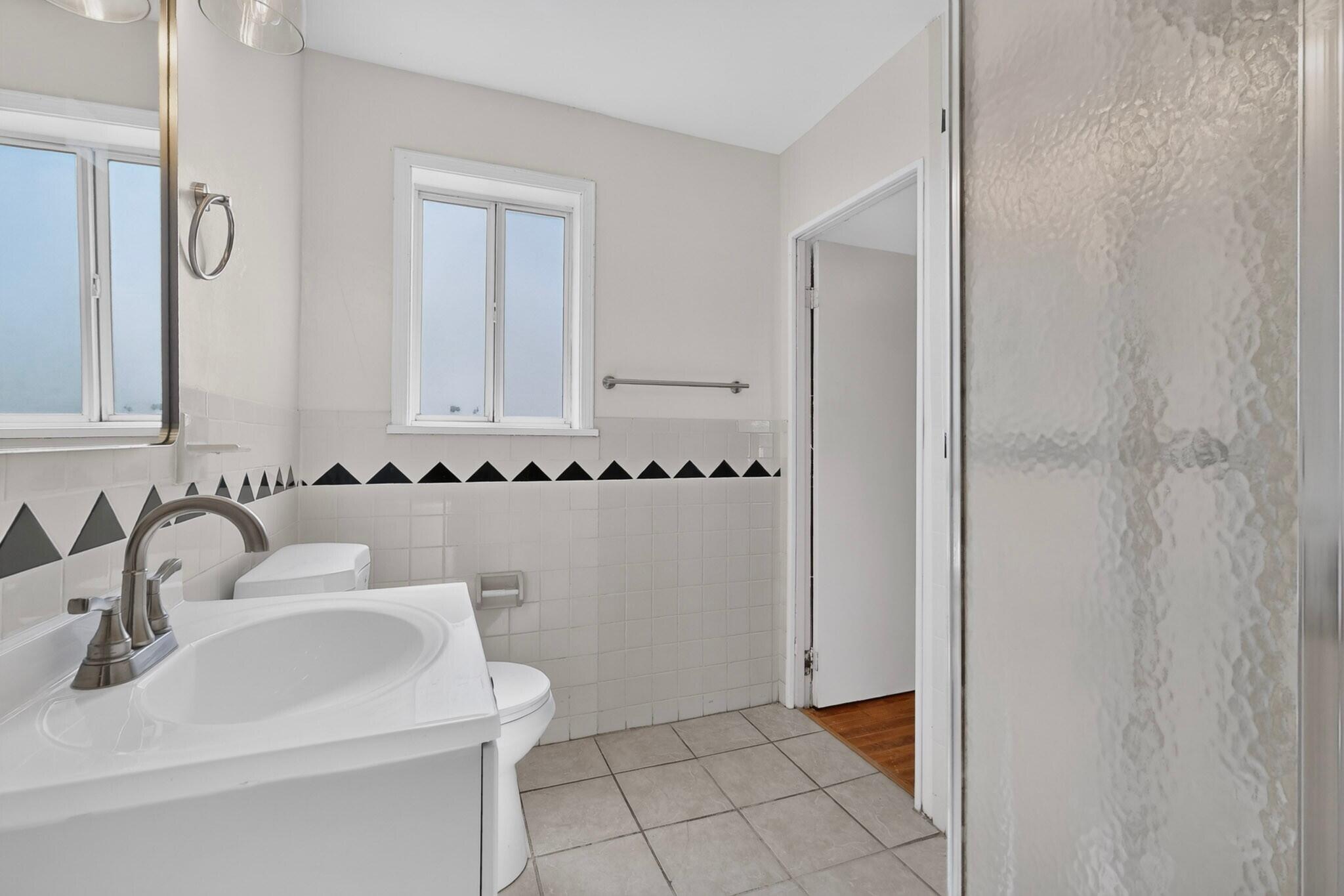 Photo 11 — 423 Alcazar Street NE