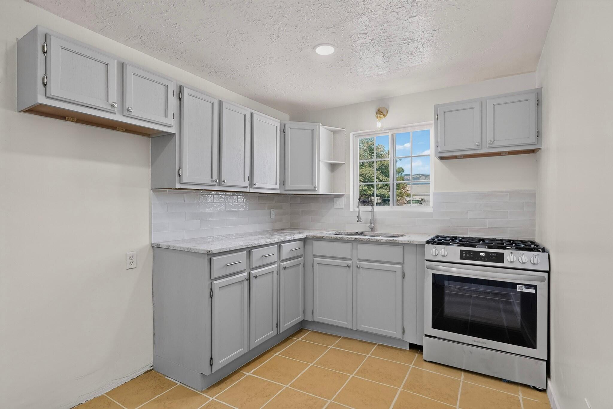 Photo 4 — 423 Alcazar Street NE