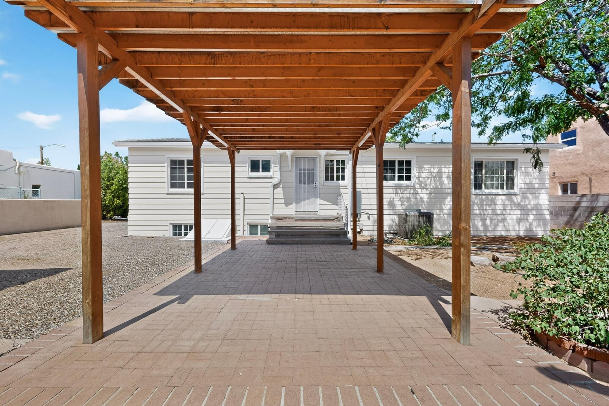 Photo 13 — 1022 Vassar Drive NE