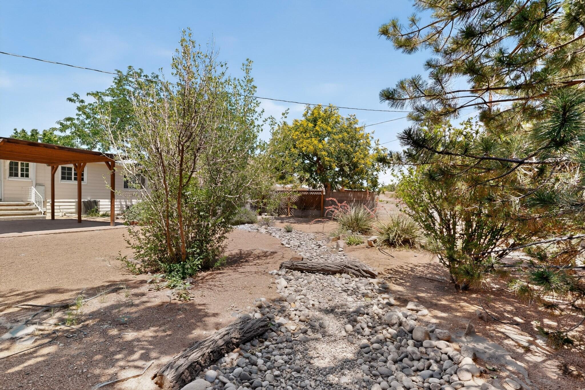 Photo 9 — 1022 Vassar Drive NE