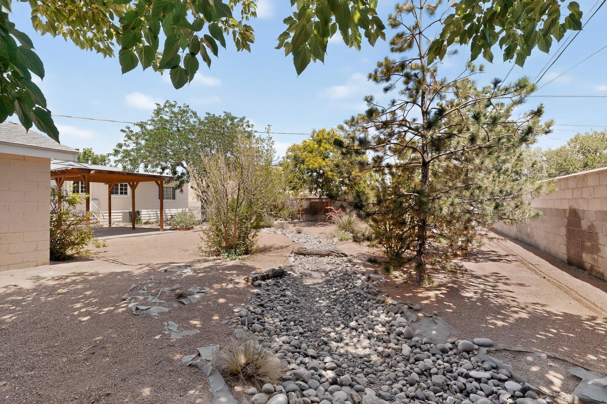 Photo 8 — 1022 Vassar Drive NE