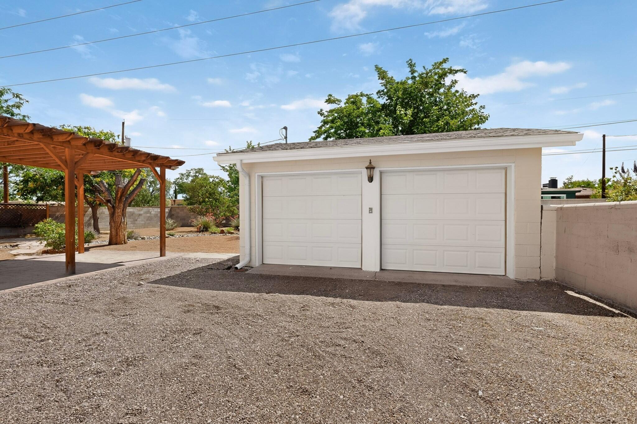 Photo 5 — 1022 Vassar Drive NE
