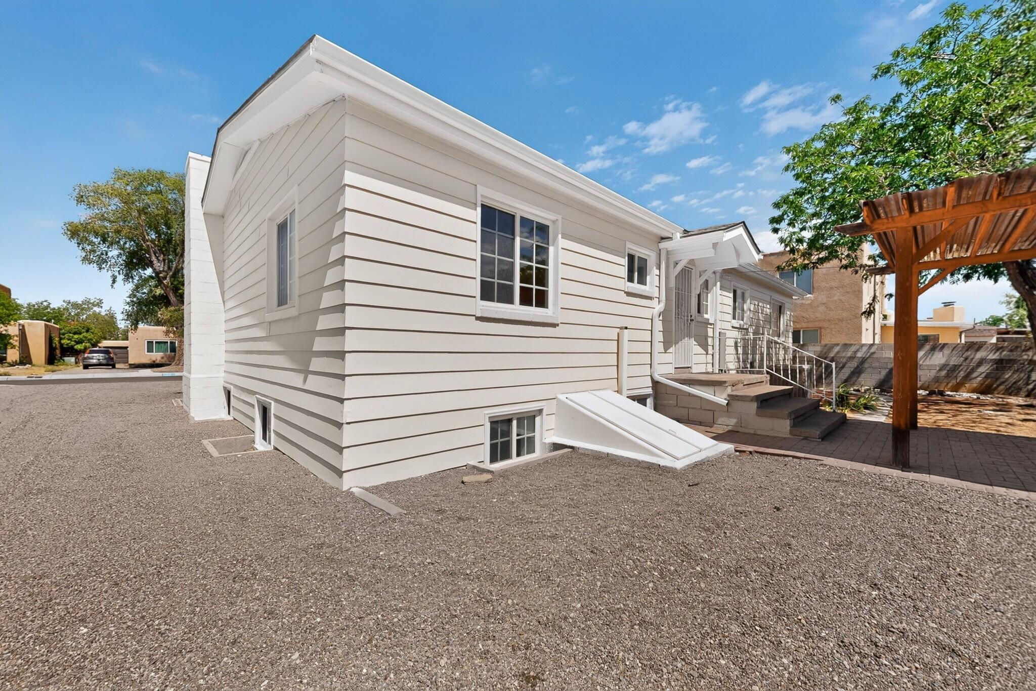Photo 4 — 1022 Vassar Drive NE