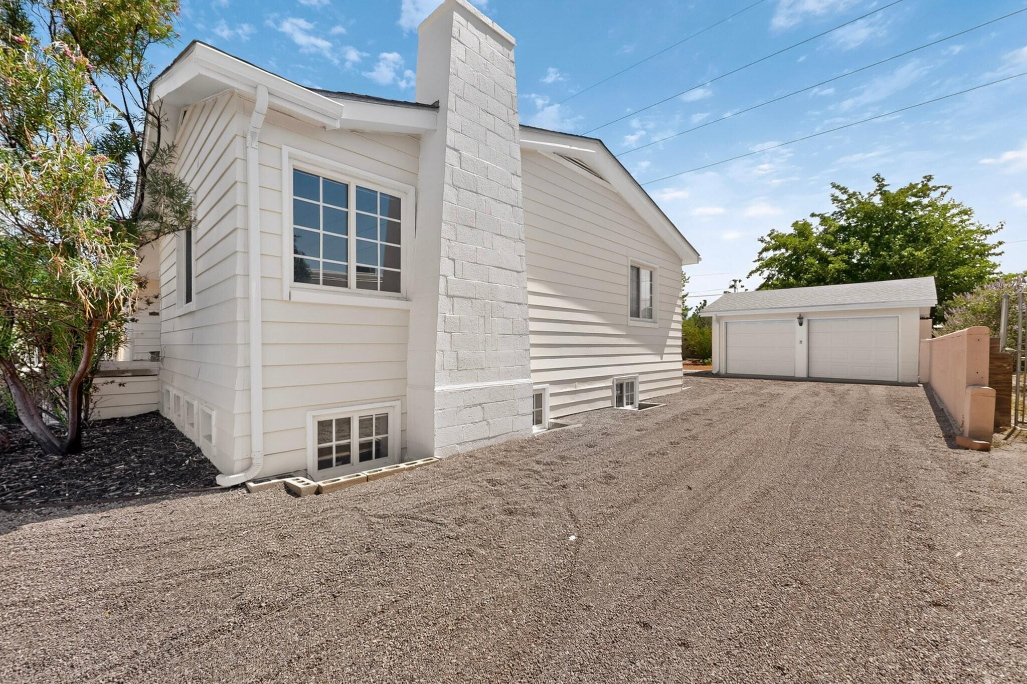 Photo 3 — 1022 Vassar Drive NE