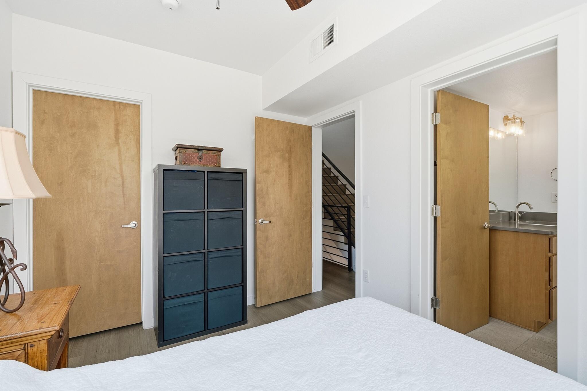 Photo 19 — 301 Platinum Street SW