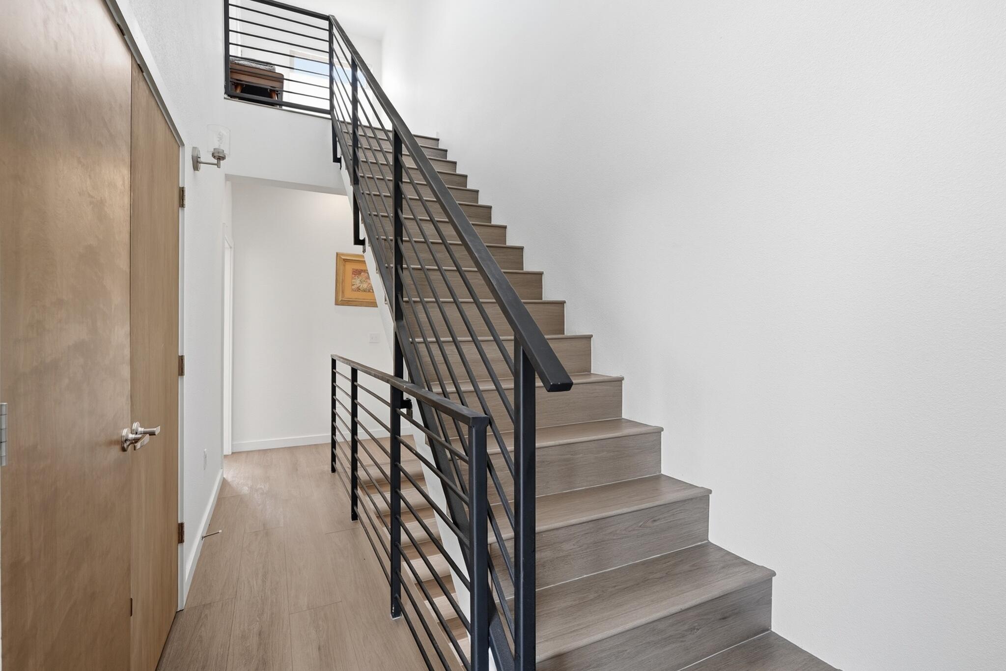 Photo 14 — 301 Platinum Street SW