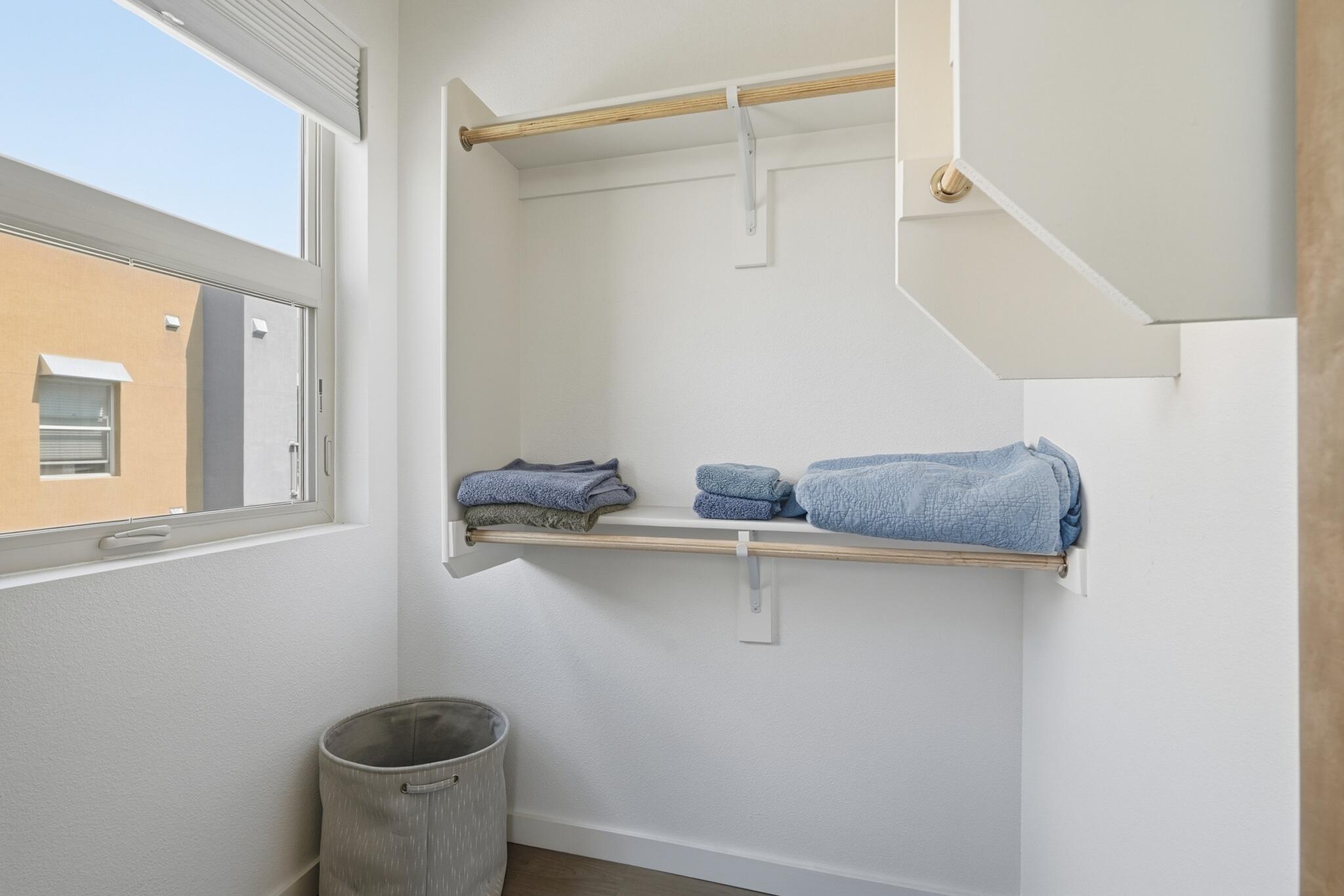 Photo 11 — 301 Platinum Street SW