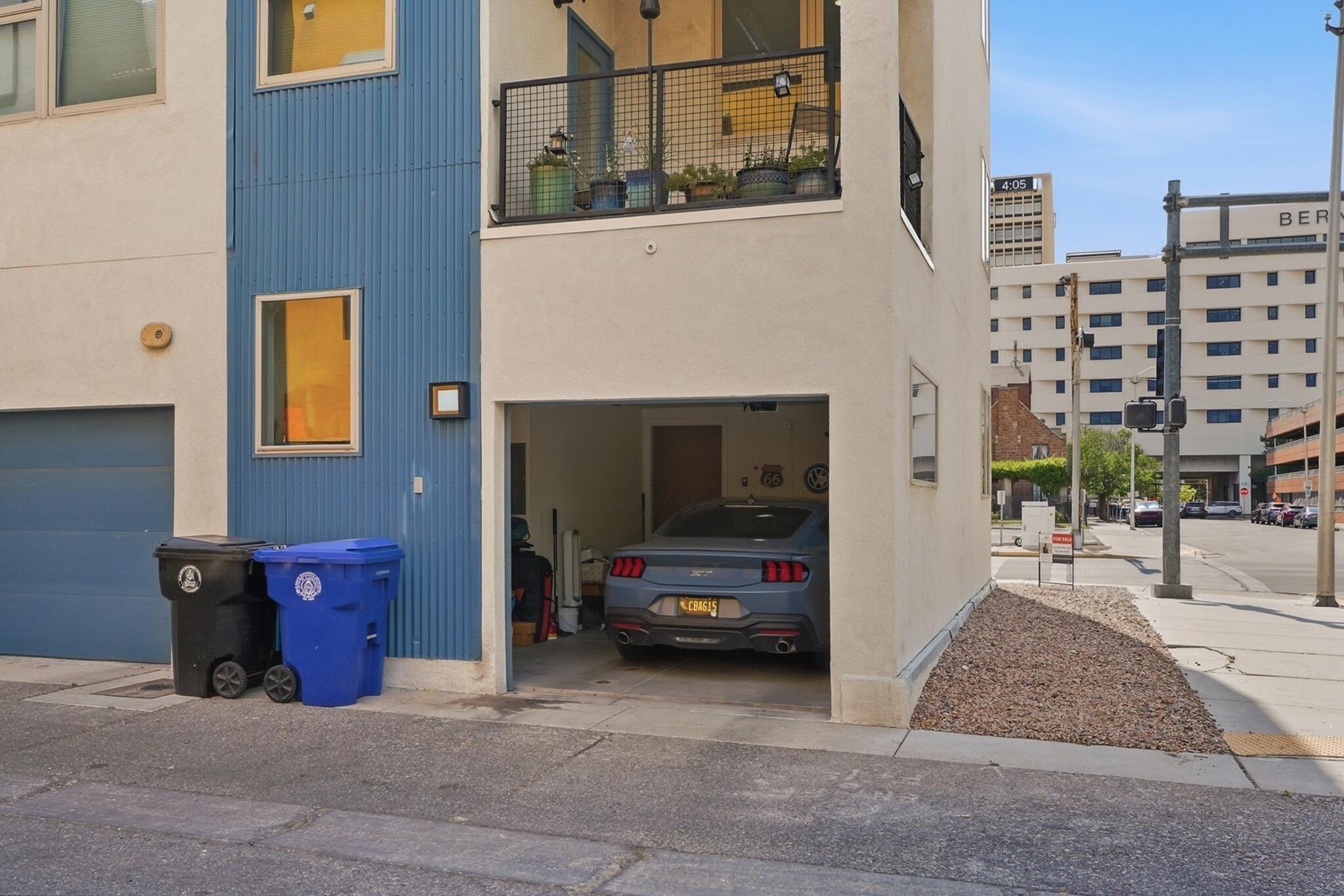 Photo 3 — 301 Platinum Street SW