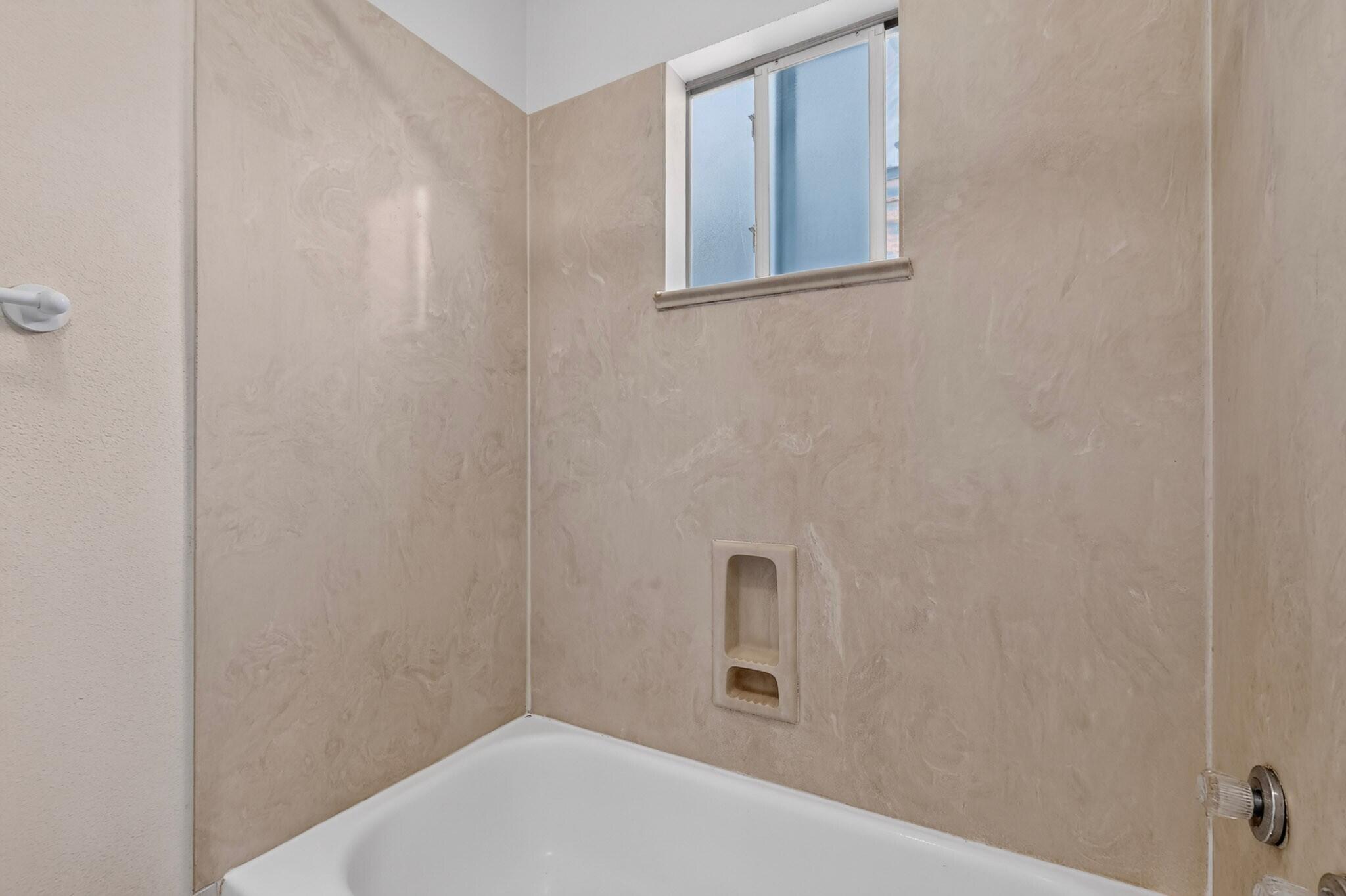 Photo 20 — 1909 Amor Drive NW