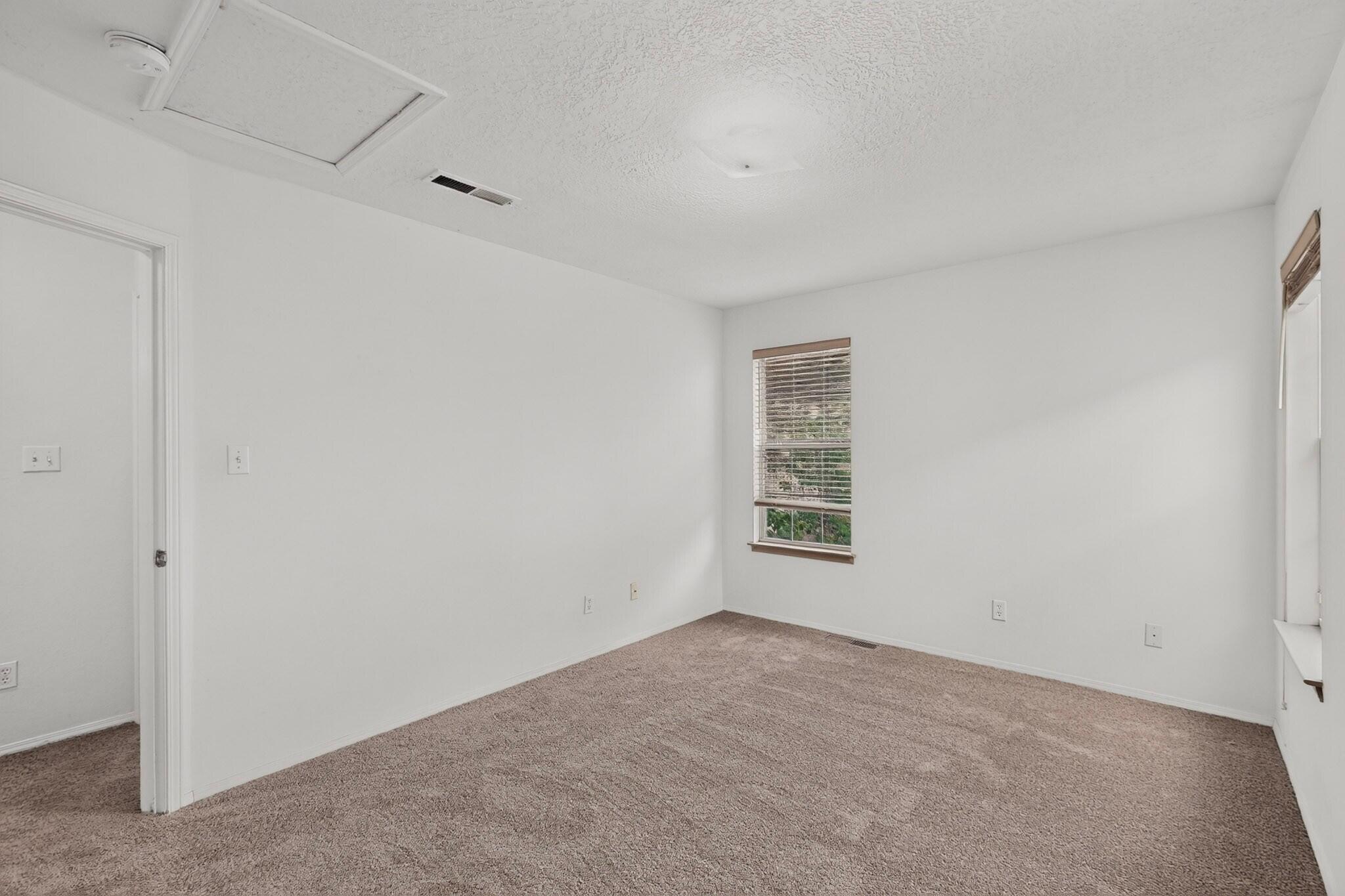 Photo 18 — 1909 Amor Drive NW