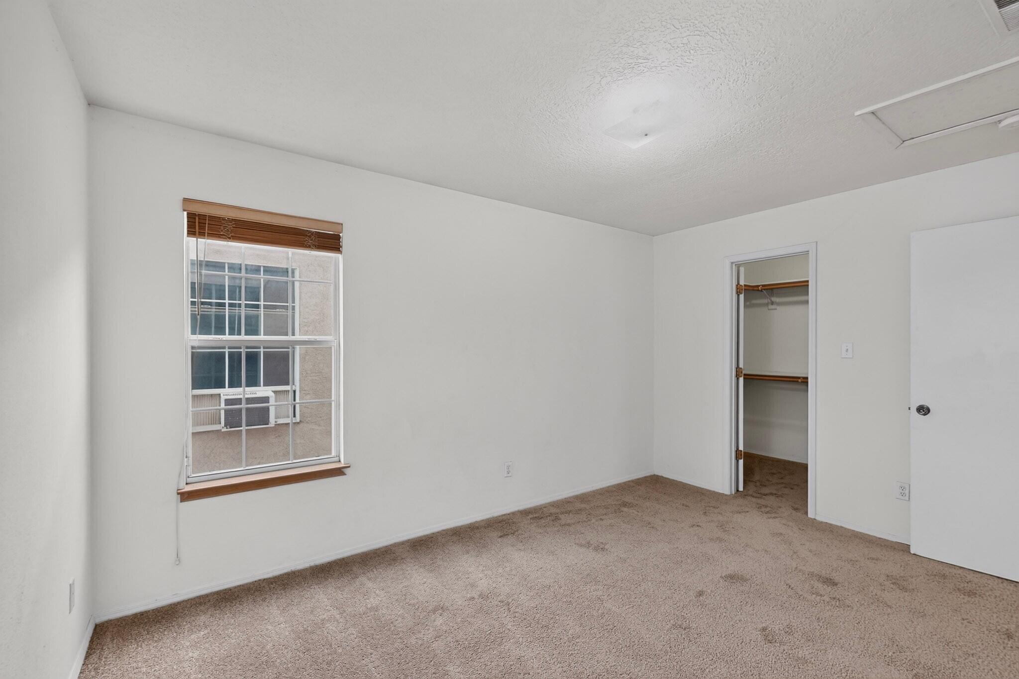 Photo 17 — 1909 Amor Drive NW