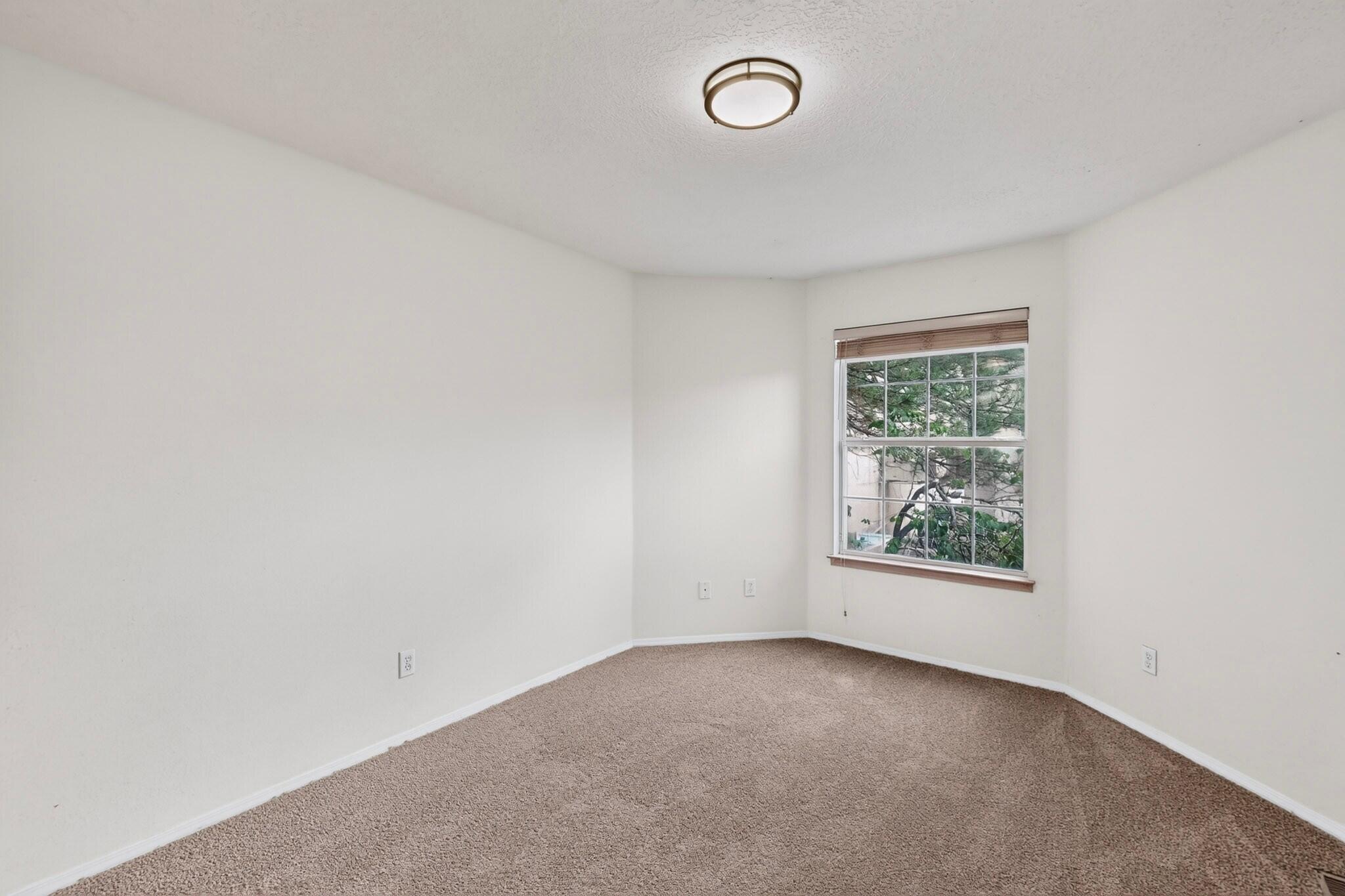 Photo 13 — 1909 Amor Drive NW