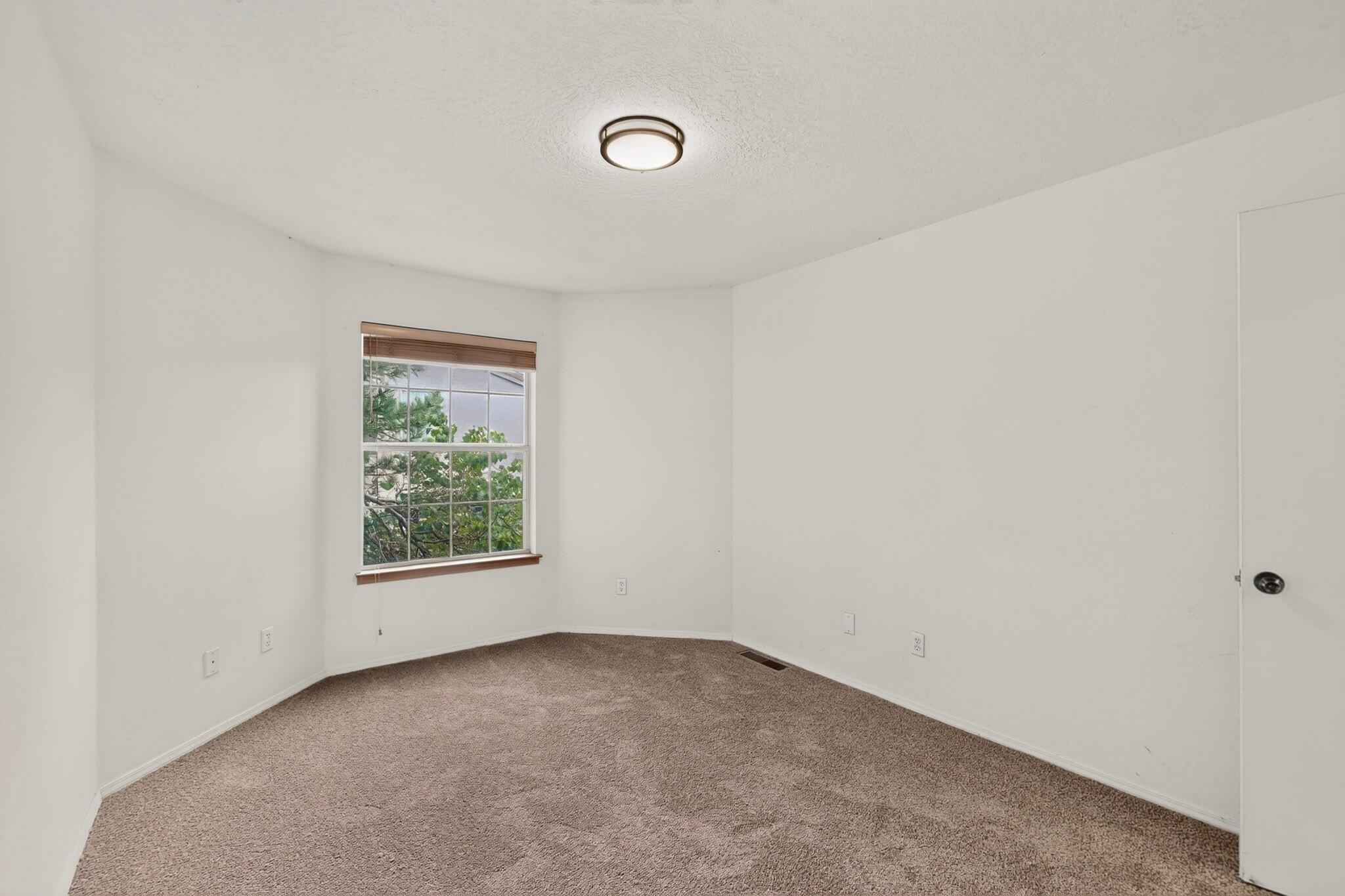 Photo 12 — 1909 Amor Drive NW