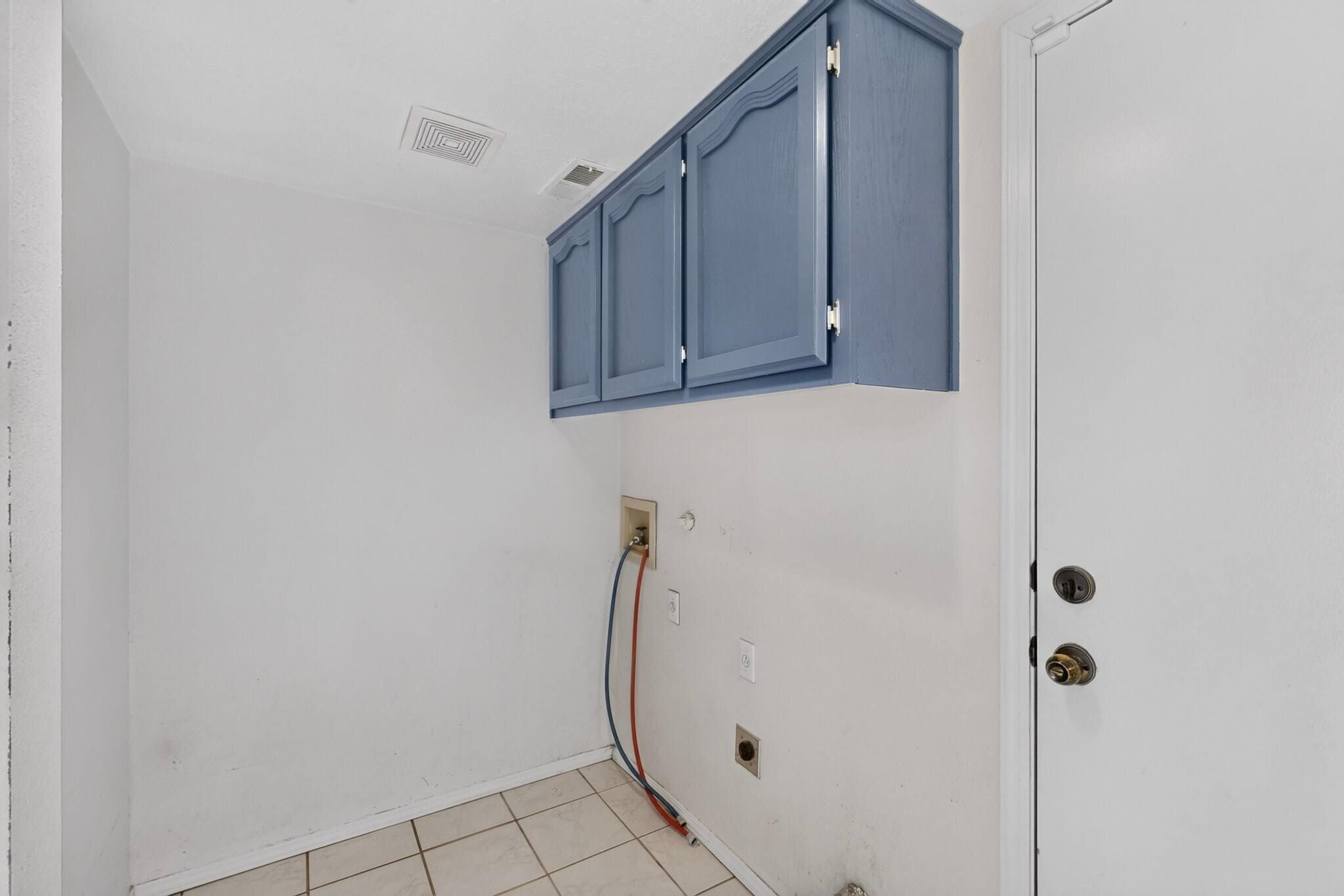 Photo 8 — 1909 Amor Drive NW