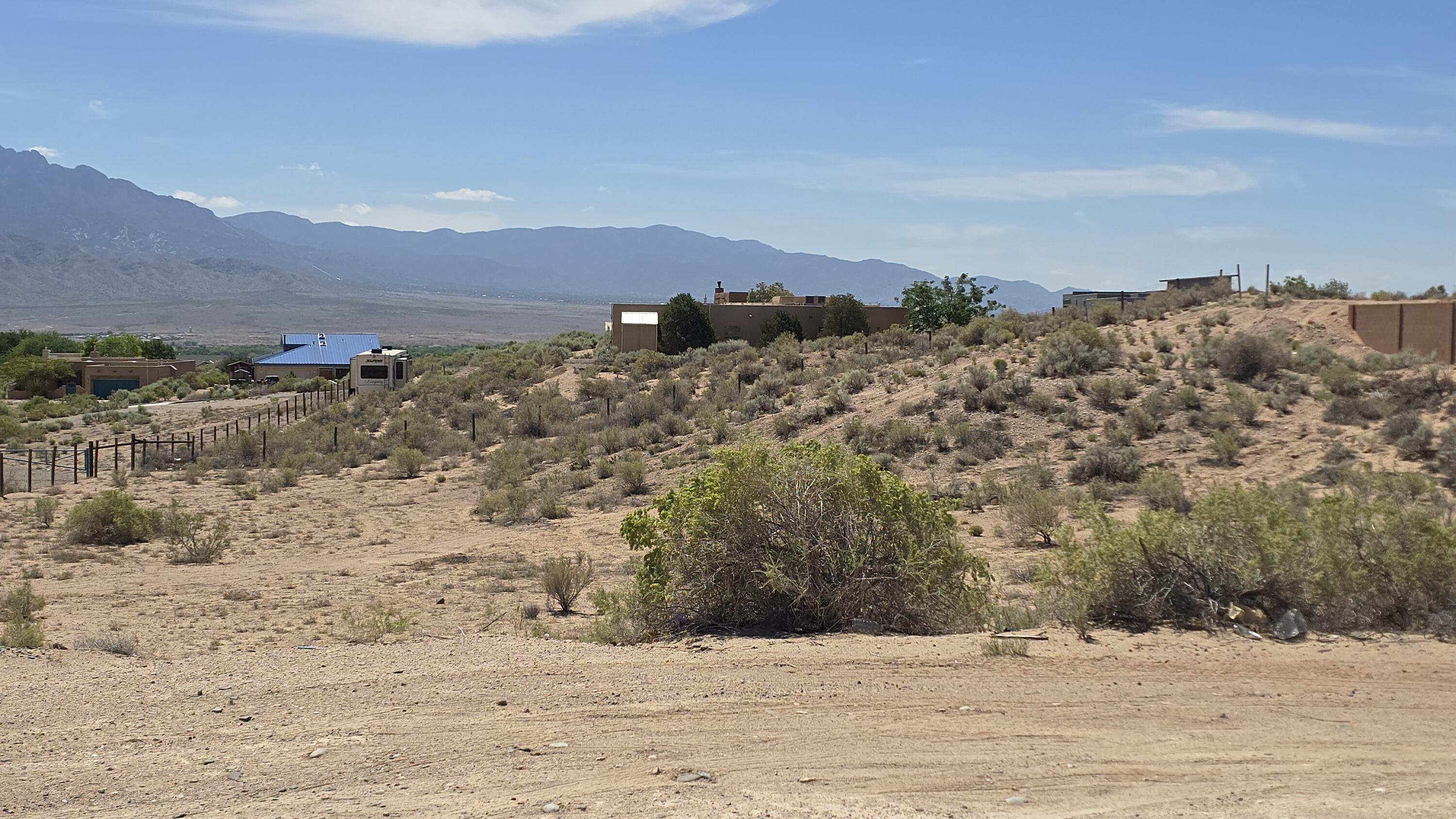916 Saratoga Drive NE, Rio Rancho, NM 87144